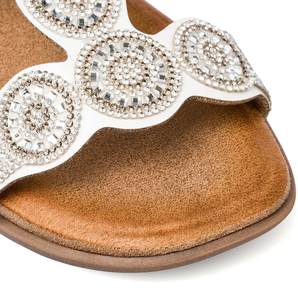 Sandali da donna bianchi con dettagli gioiello strass Lora Ferres - Image 5