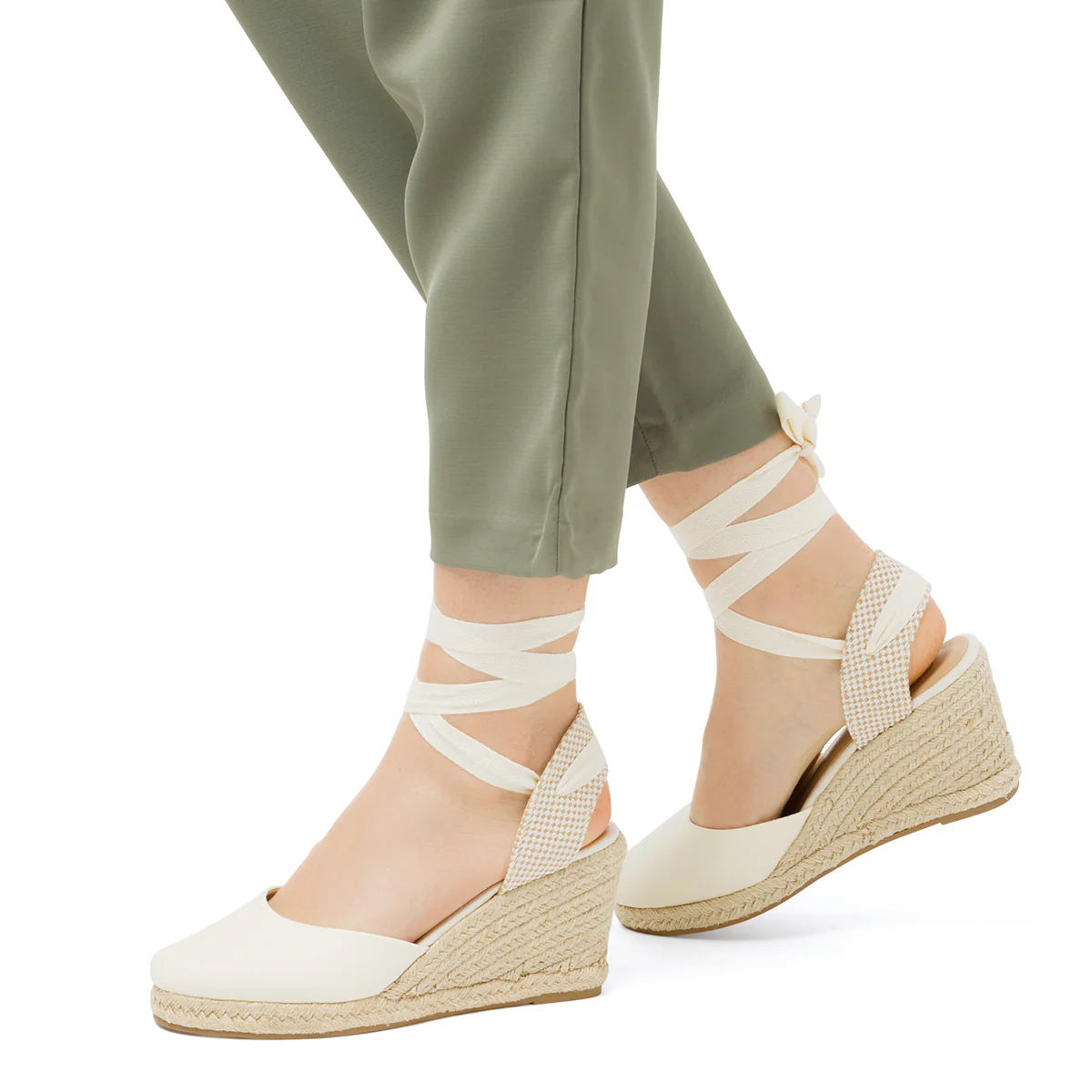 Sandali da donna bianco off-white con zeppa effetto rafia Lora Ferres - Image 2