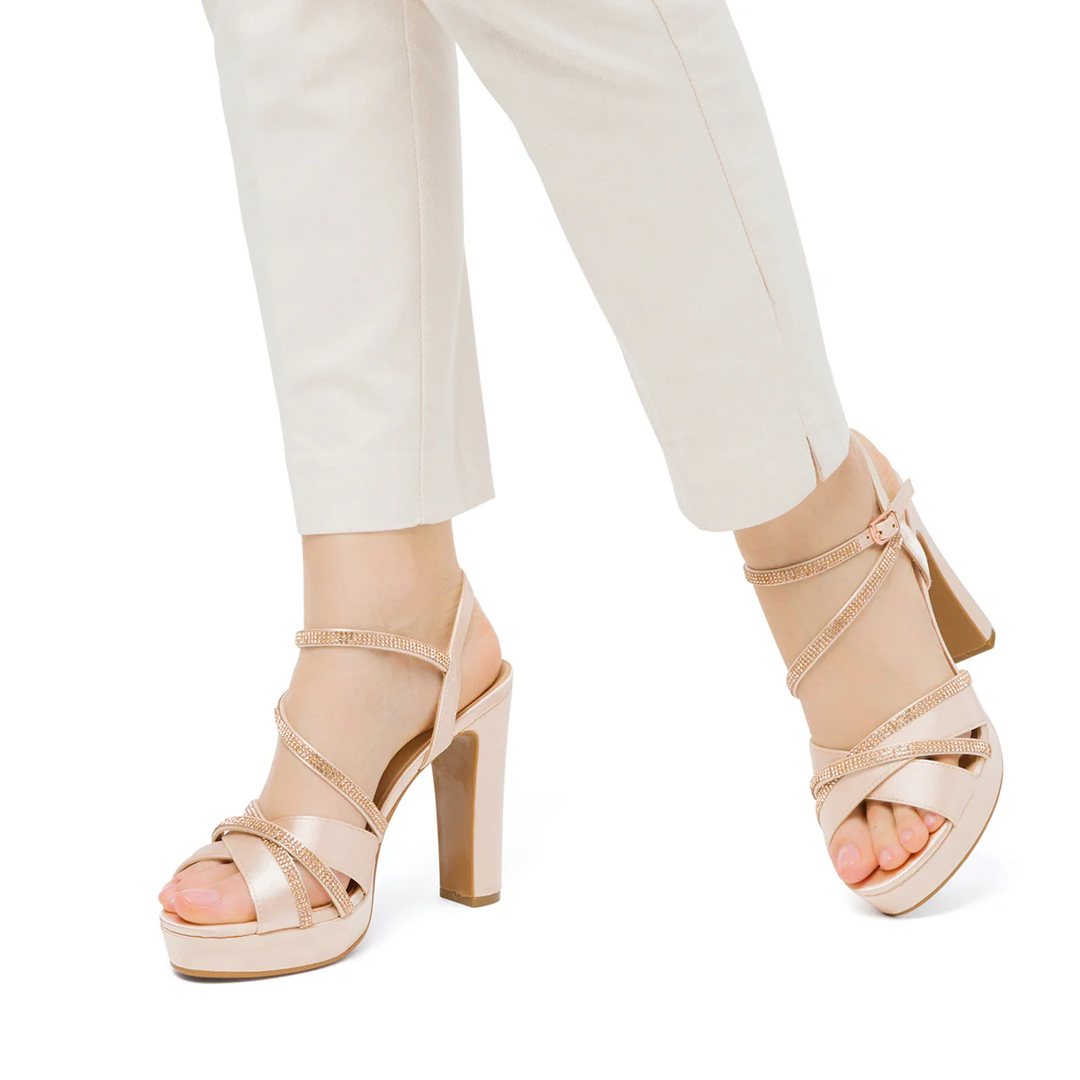 Sandali da donna con tacco nude e oro effetto satinato e gioiello strass Lora Ferres