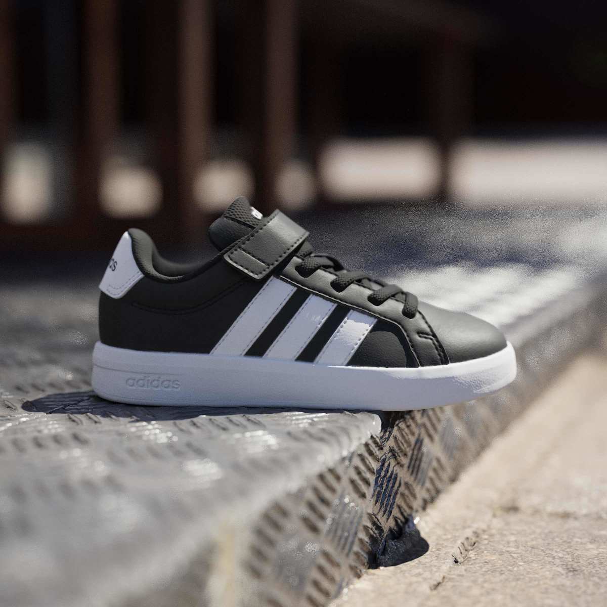 Scarpe Bambino Nere con chiusura Strappo adidas Grand Court 3.0