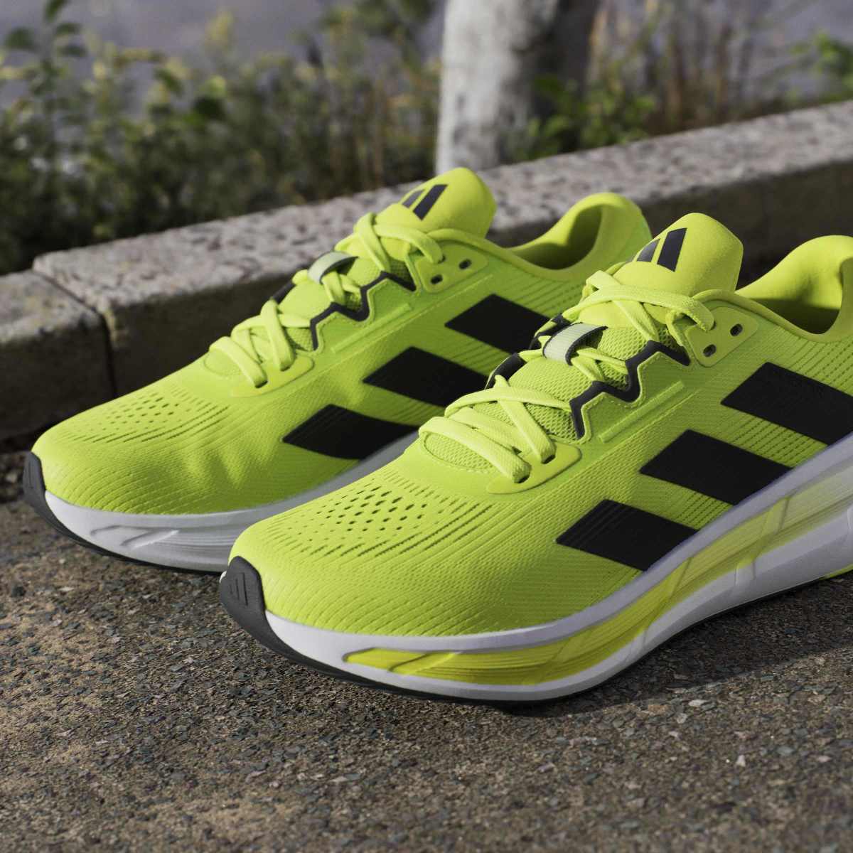 Scarpe da running adidas Questar 3 Cloudfoam da uomo giallo fluo - Image 2