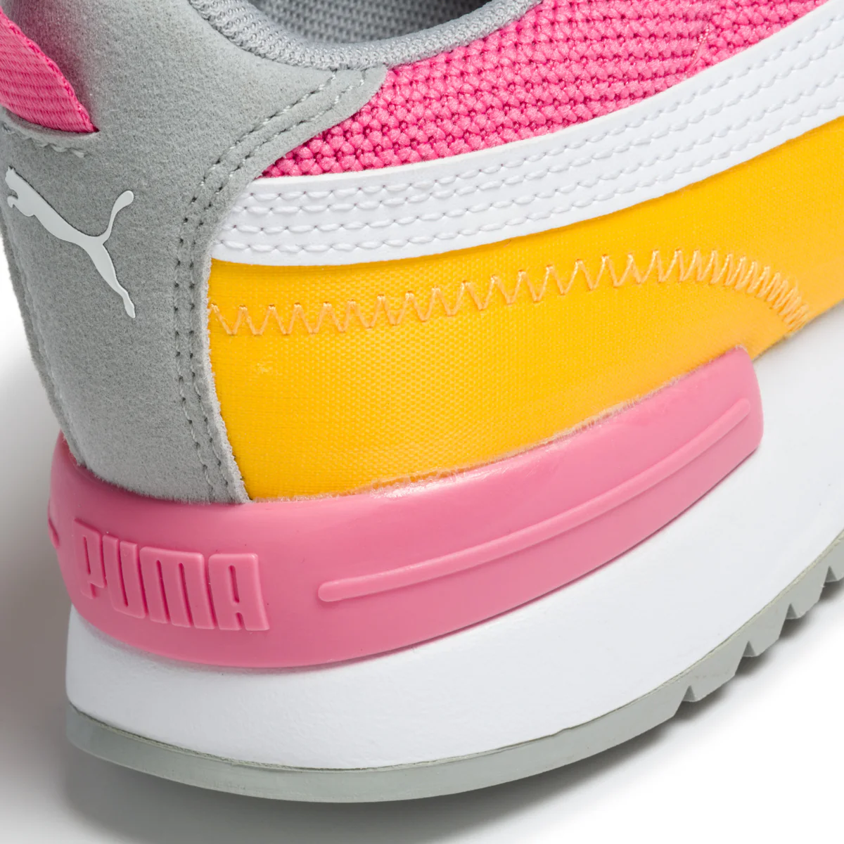 Sneakers rosa, grigie e ocra con striscia Formstrip a contrasto Puma R78 - Image 7
