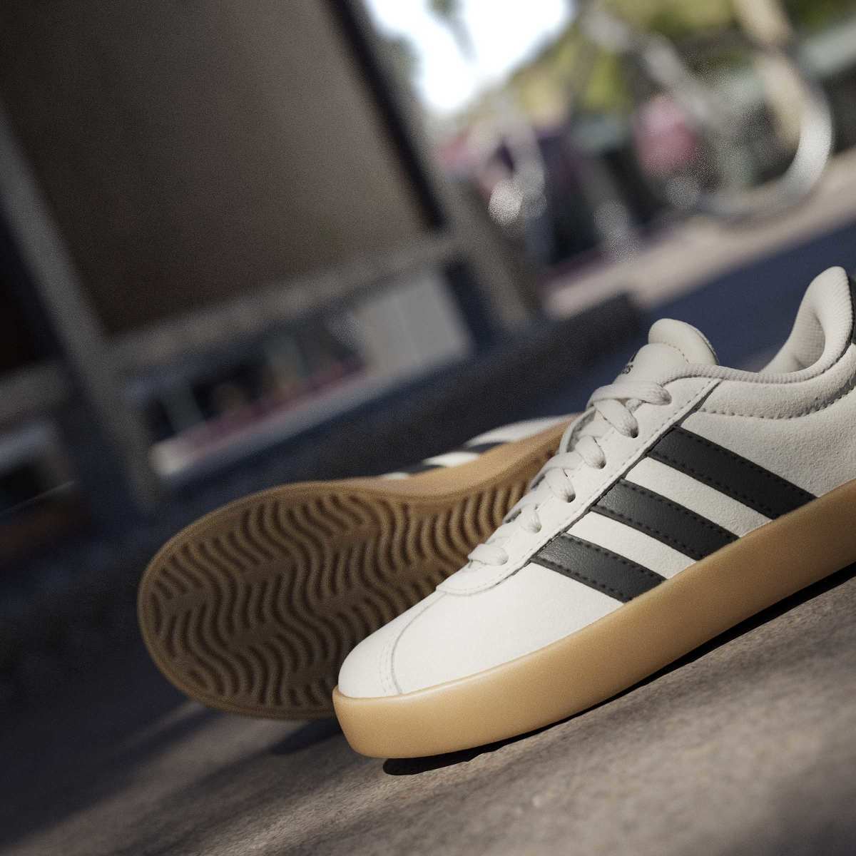 Scarpe Ragazzo Beige effetto Scamosciato adidas VL Court 3.0 - Image 2