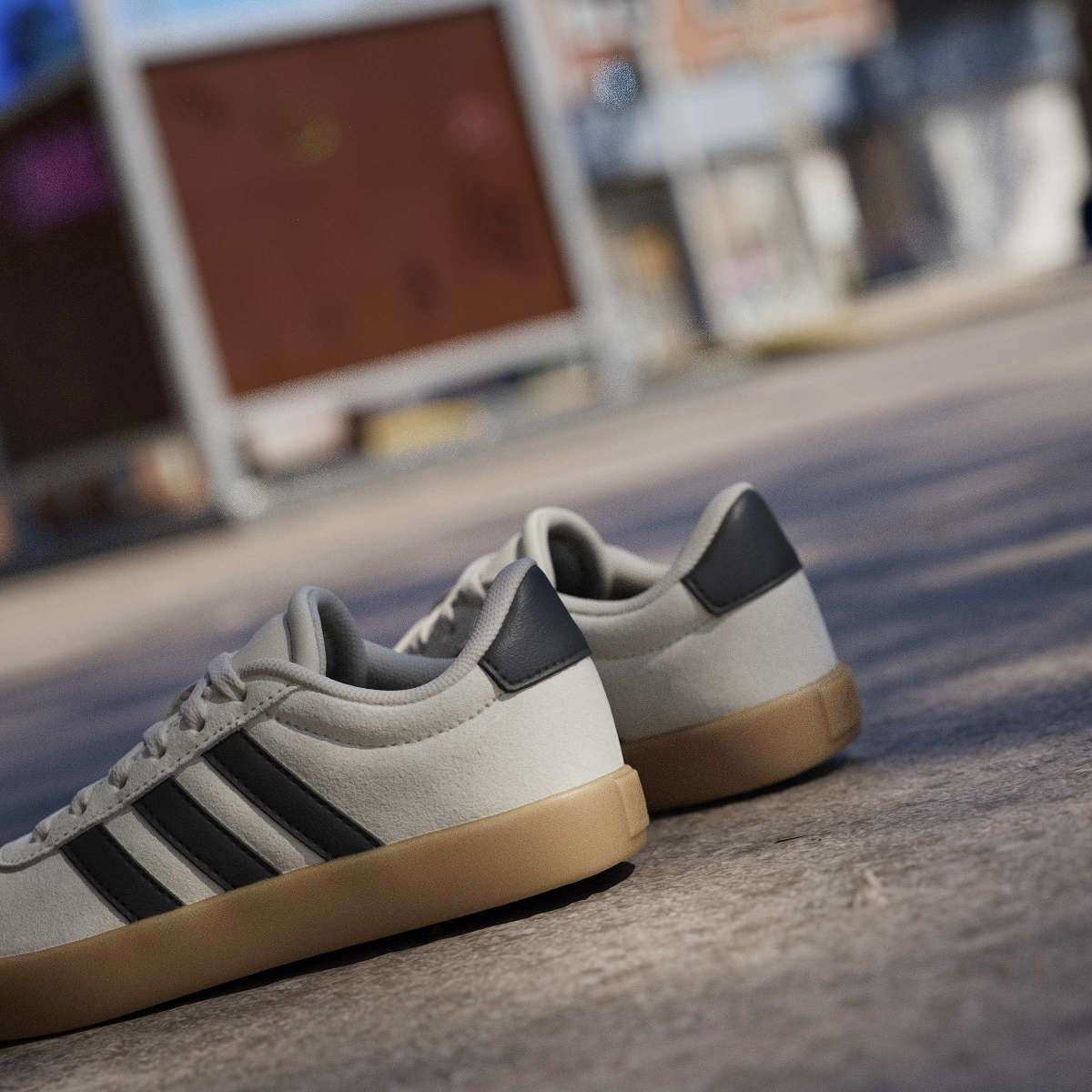 Scarpe Ragazzo Beige effetto Scamosciato adidas VL Court 3.0 - Image 3