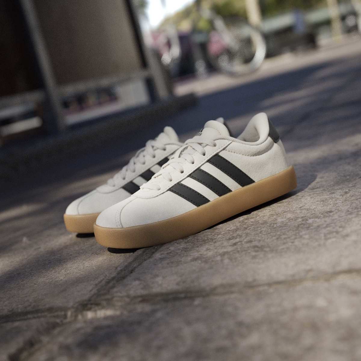 Scarpe Ragazzo Beige effetto Scamosciato adidas VL Court 3.0 - Image 4