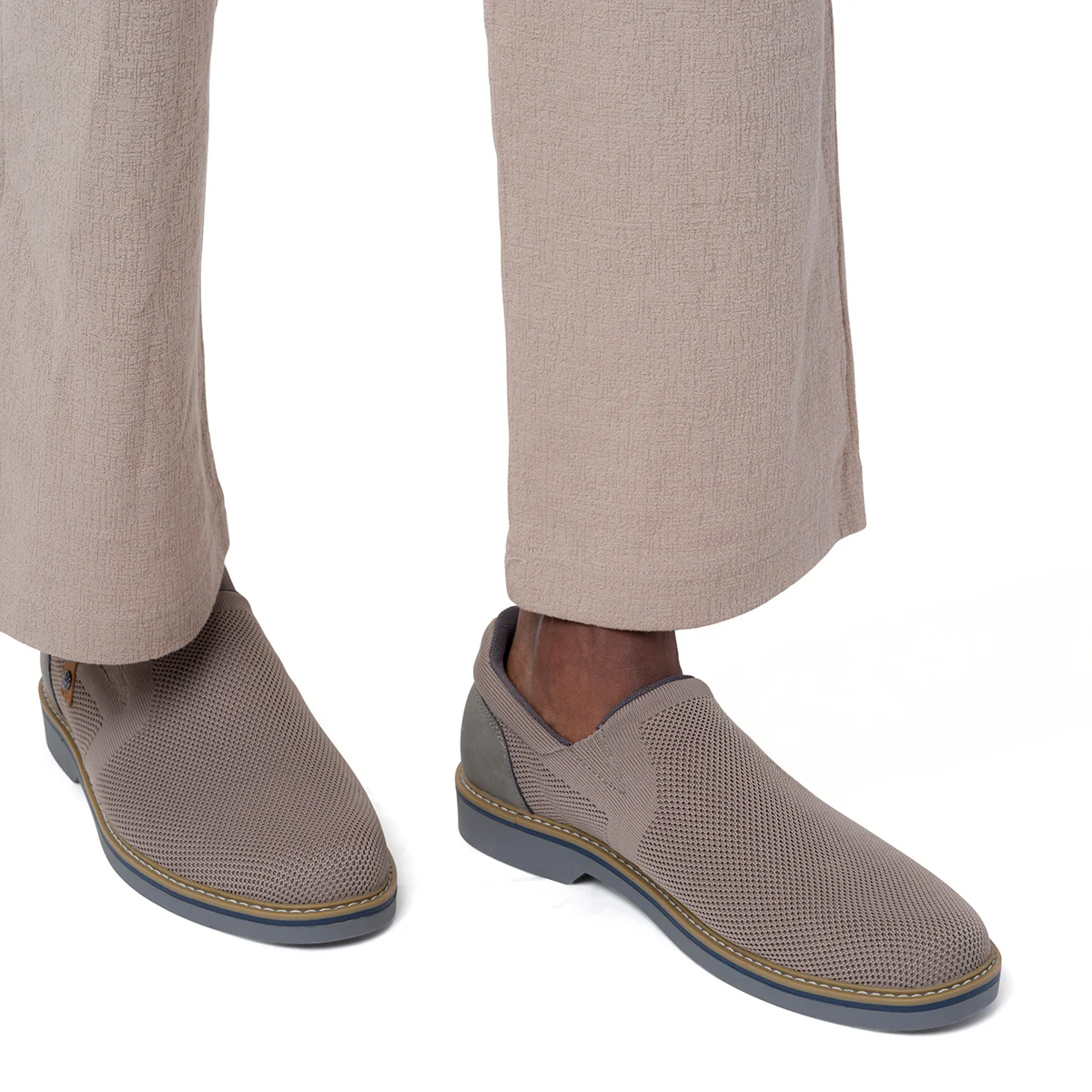 Scarpe slip-on da uomo in tessuto mesh grigio con dettagli in contrasto Riflessi Urbani - Image 2