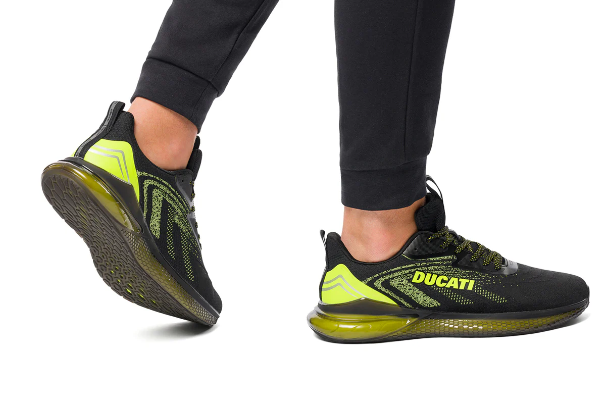 Scarpe sportive nere e giallo fluo da uomo Ducati Road Runner - Image 2