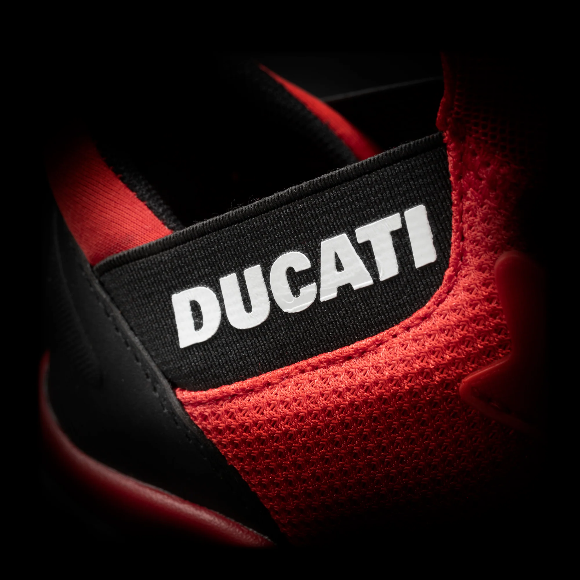 Scarpe sportive rosse da uomo con logo laterale Ducati Foresto - Image 2