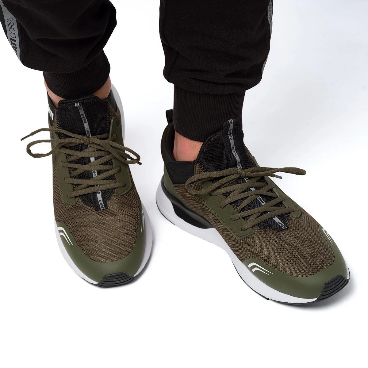 Scarpe sportive verdi e nere da uomo Ducati Foresto - Image 3
