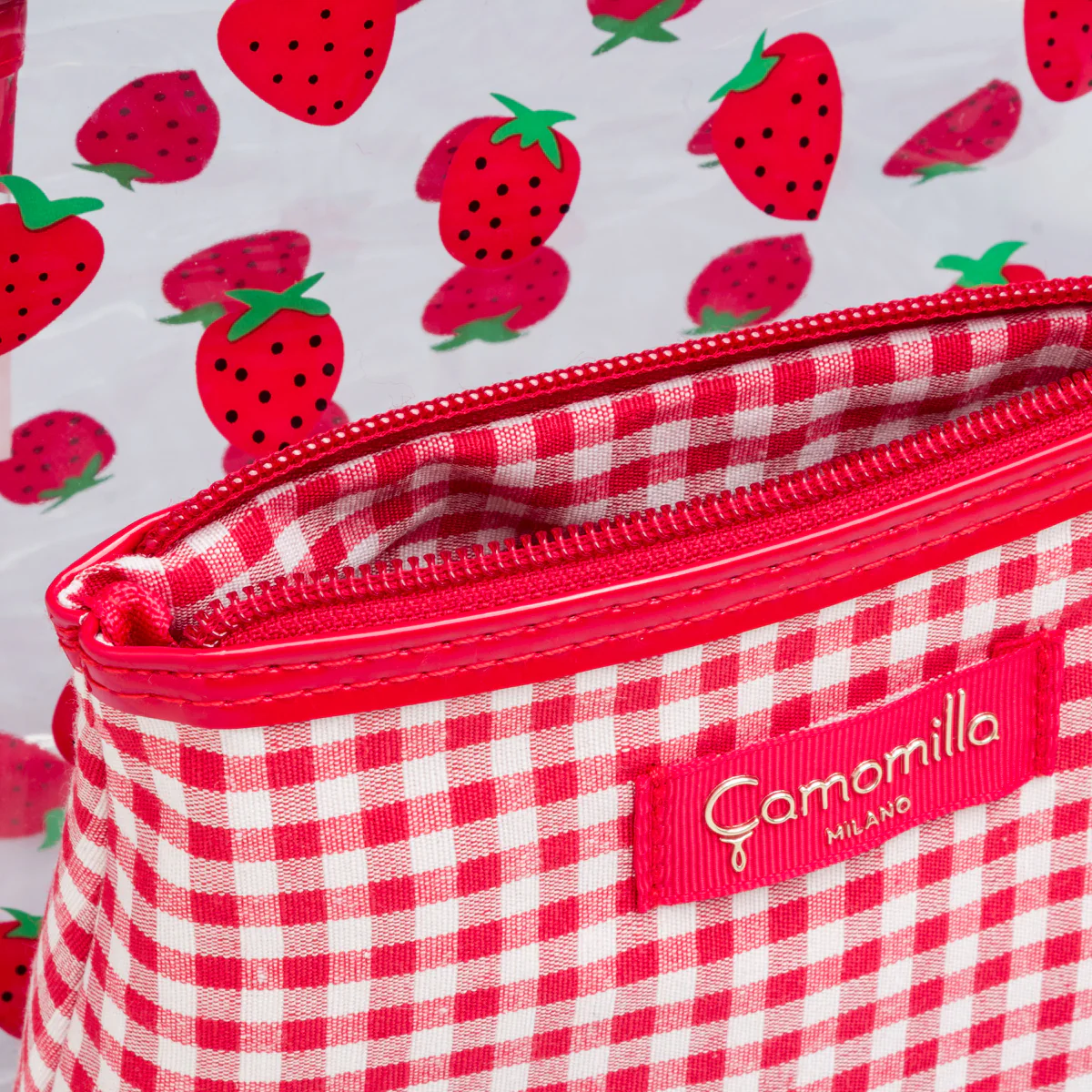 Set Beauty Case rosso con stampa fragole Camomilla Milano - Image 4