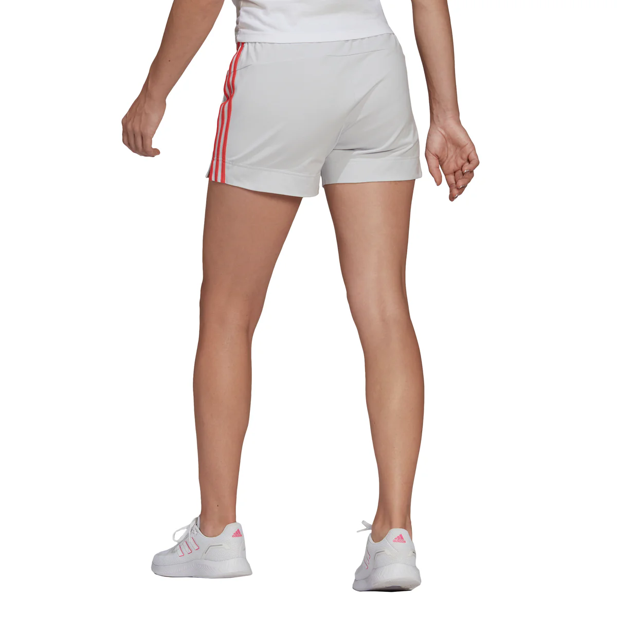 Shorts bianchi da donna adidas Essentials Slim 3-Stripes - Image 3