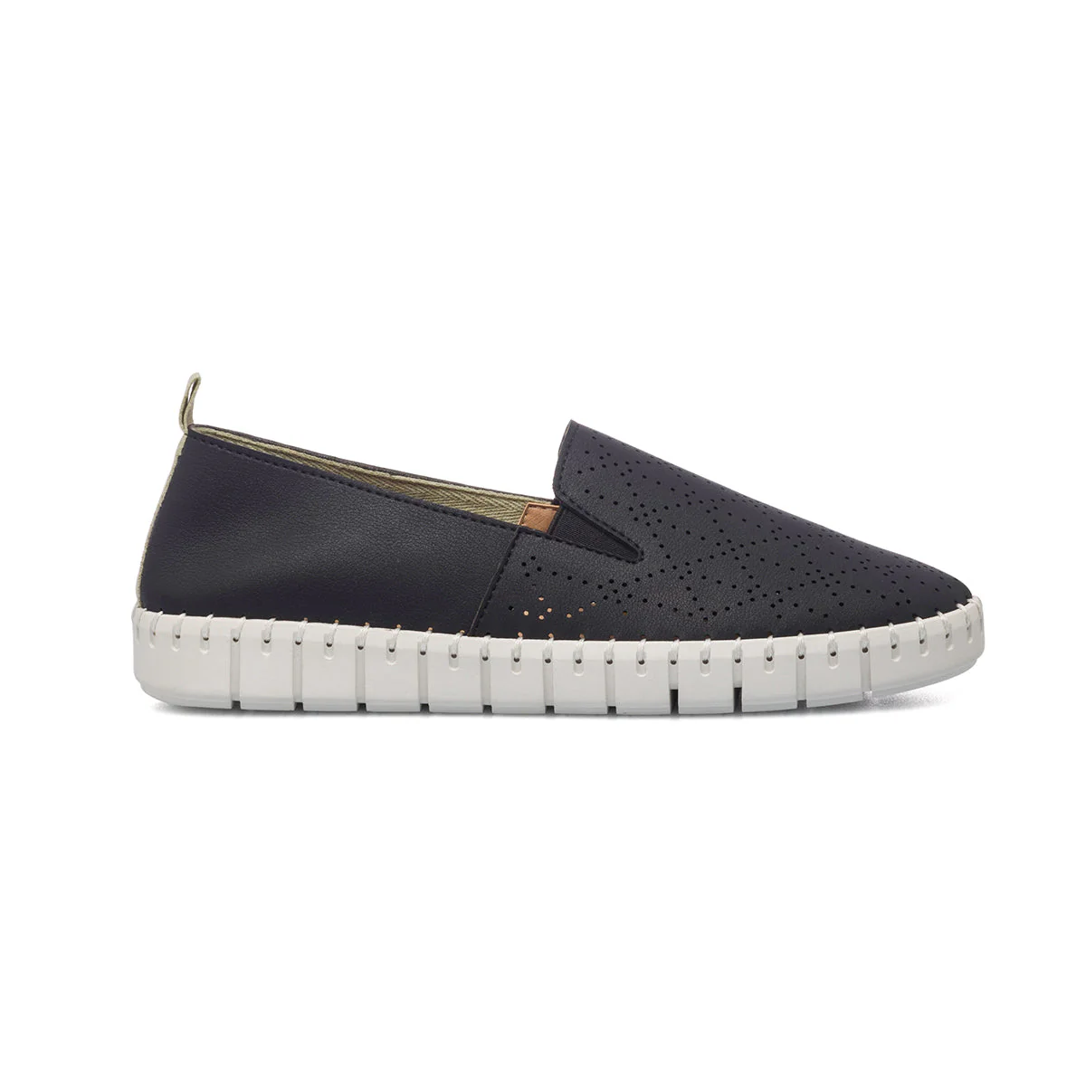 Slip-on comfort nere con dettagli traforati P Soft