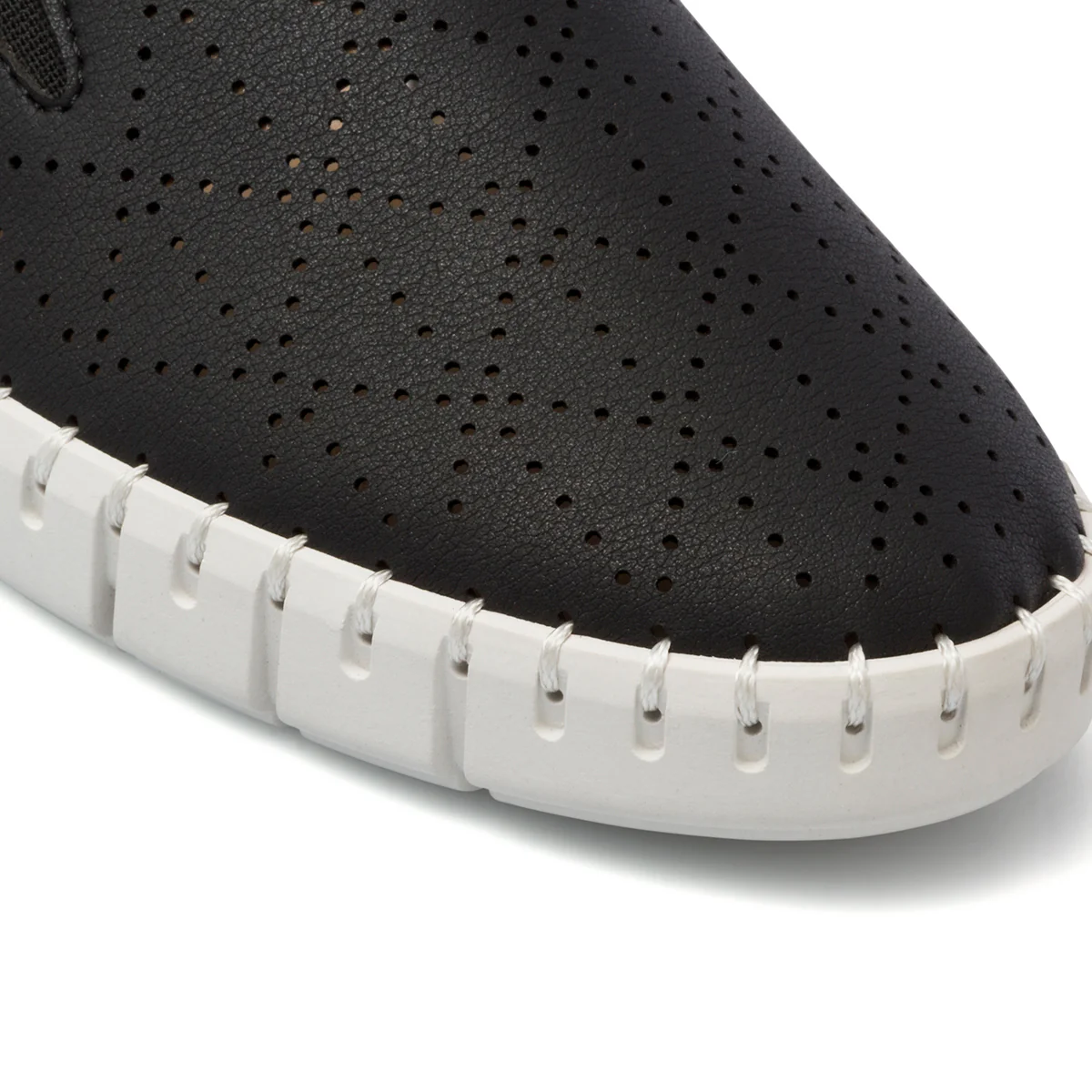 Slip-on comfort nere con dettagli traforati P Soft - Image 12
