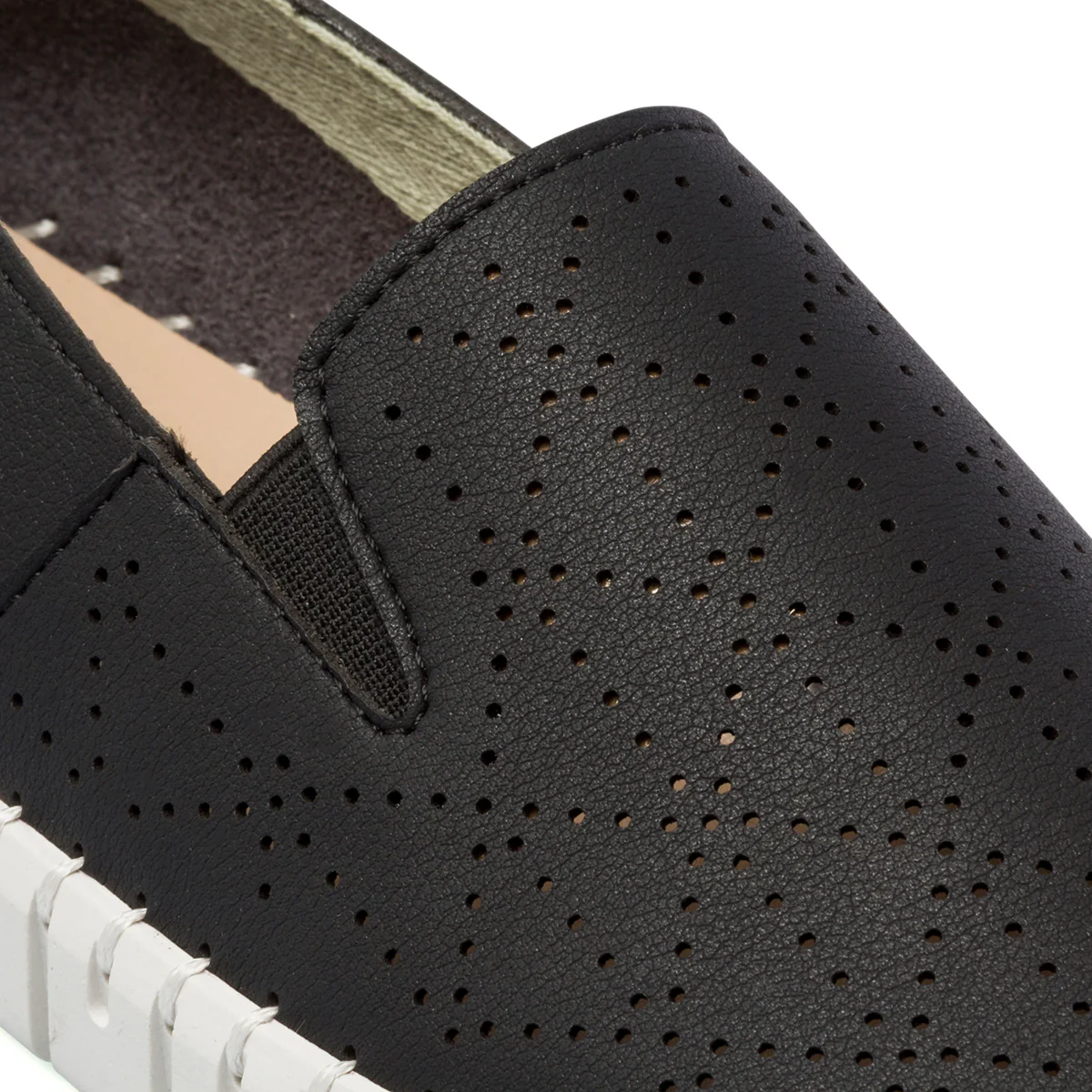 Slip-on comfort nere con dettagli traforati P Soft - Image 13