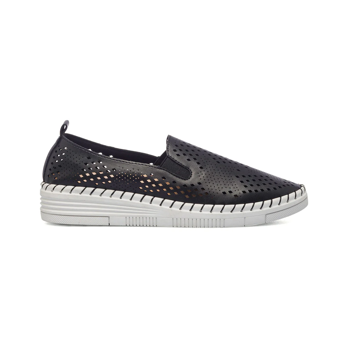 Slip-on comfort nere con dettagli traforati P Soft