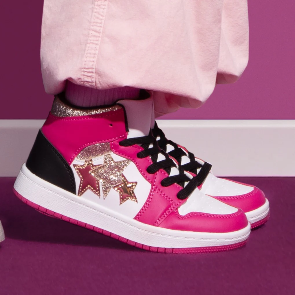 Sneakers alte fucsia, nere e bianche da bambina con glitter e stelle sul lato Le scarpe di Alice