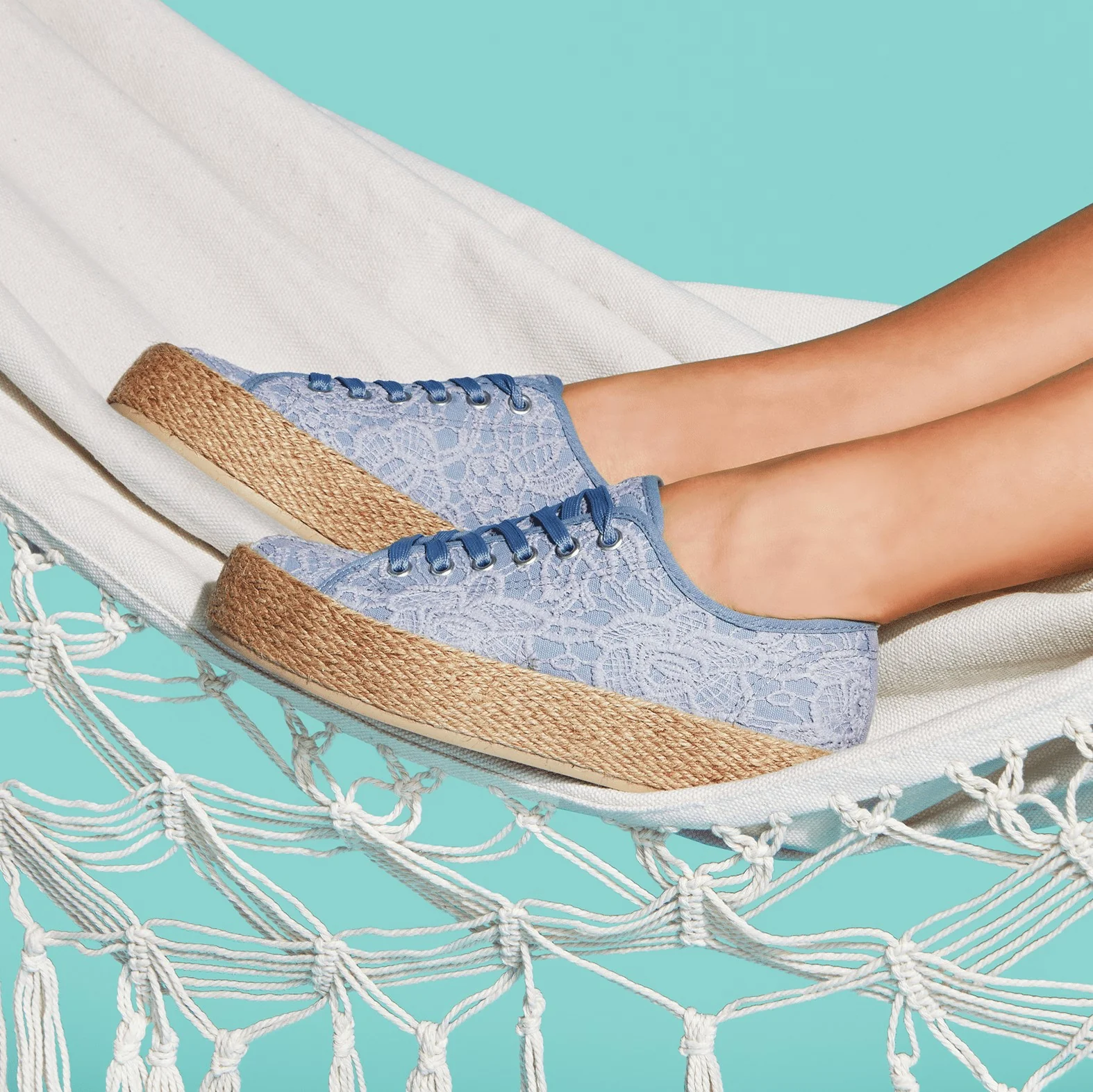 Sneakers azzurre da donna con suola in corda Lora Ferres