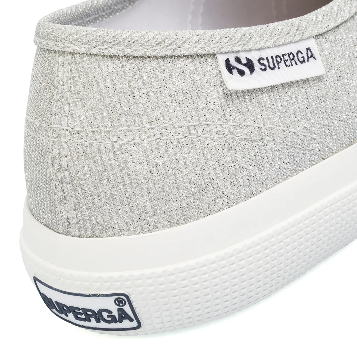 Sneakers basse da donna glitterate argento con suola in gomma Superga - Image 4