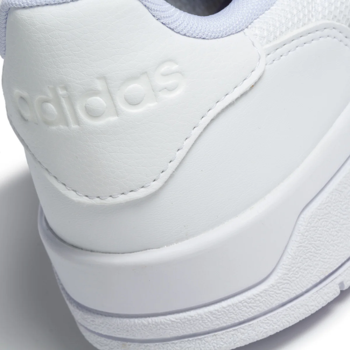 Sneakers bianche con dettagli traforati adidas Entrap - Image 7