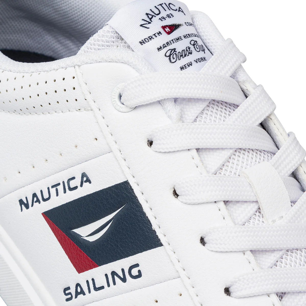 Sneakers bianche con dettagli traforati da Uomo Nautica - Image 4