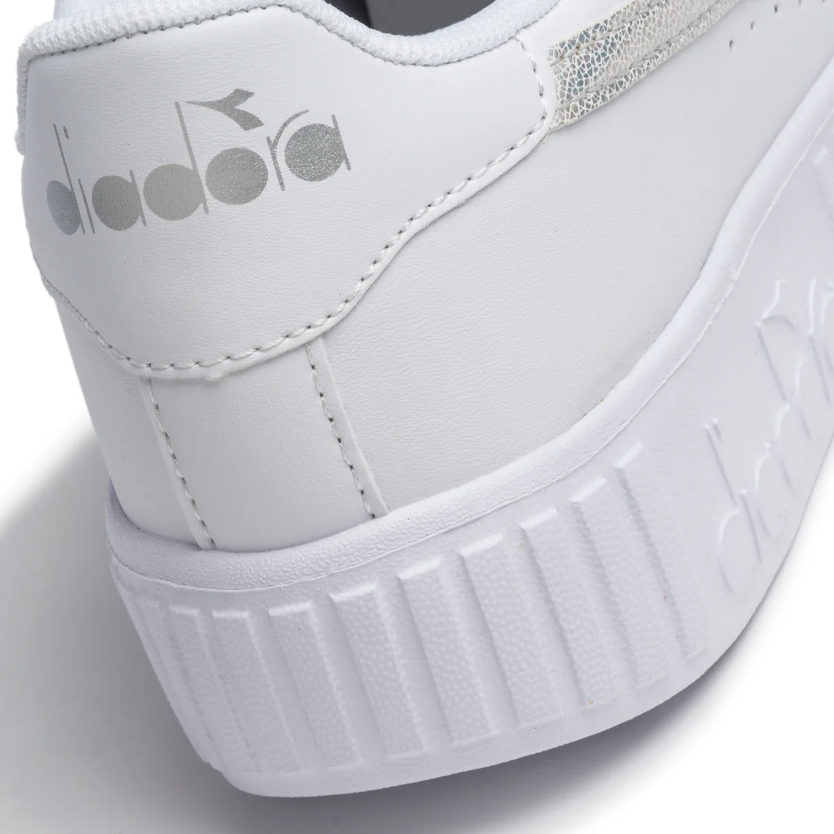 Sneakers bianche con logo argento effetto laminato Diadora Game Step Gs - Image 7