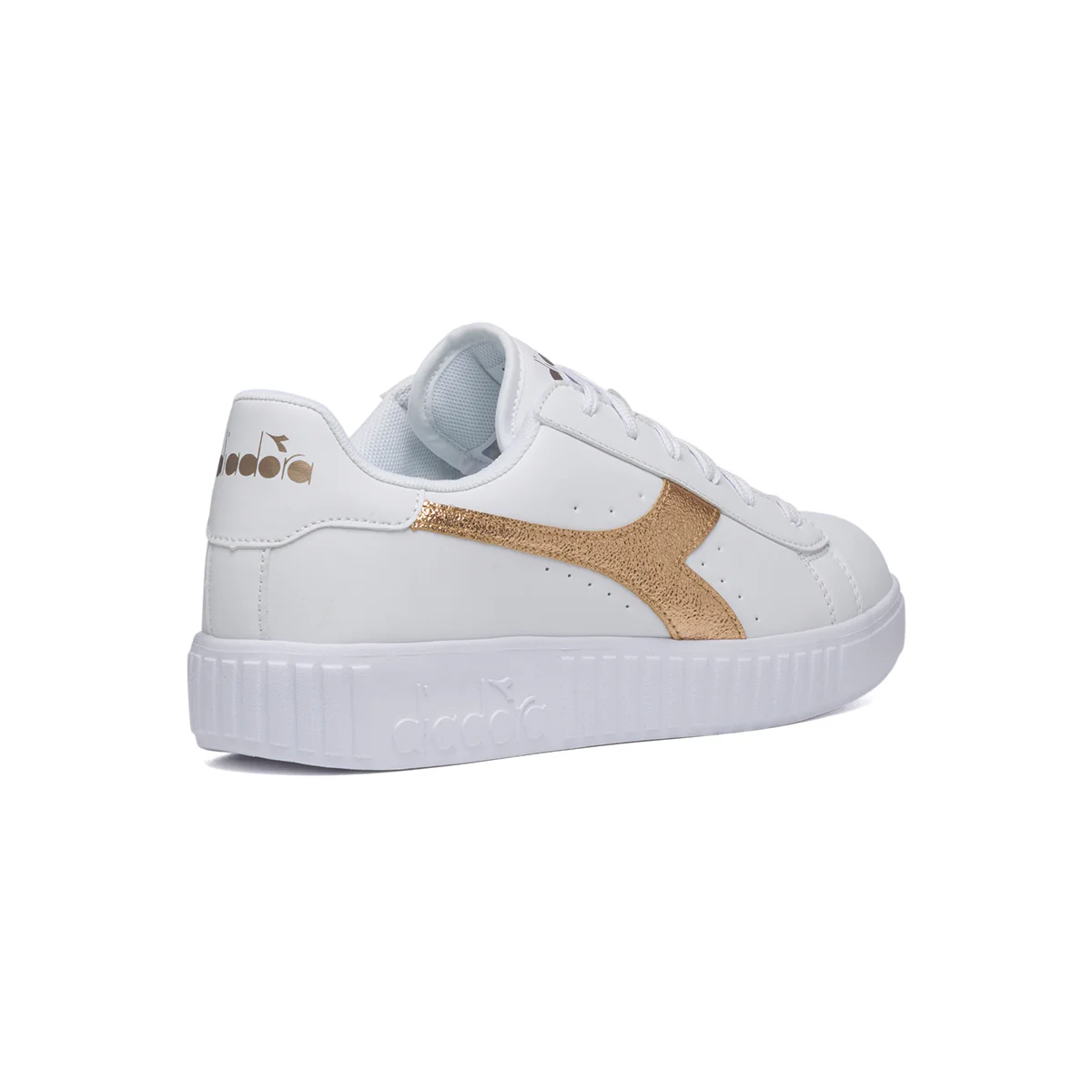 Sneakers bianche con logo oro effetto laminato Diadora Game Step Gs - Image 3