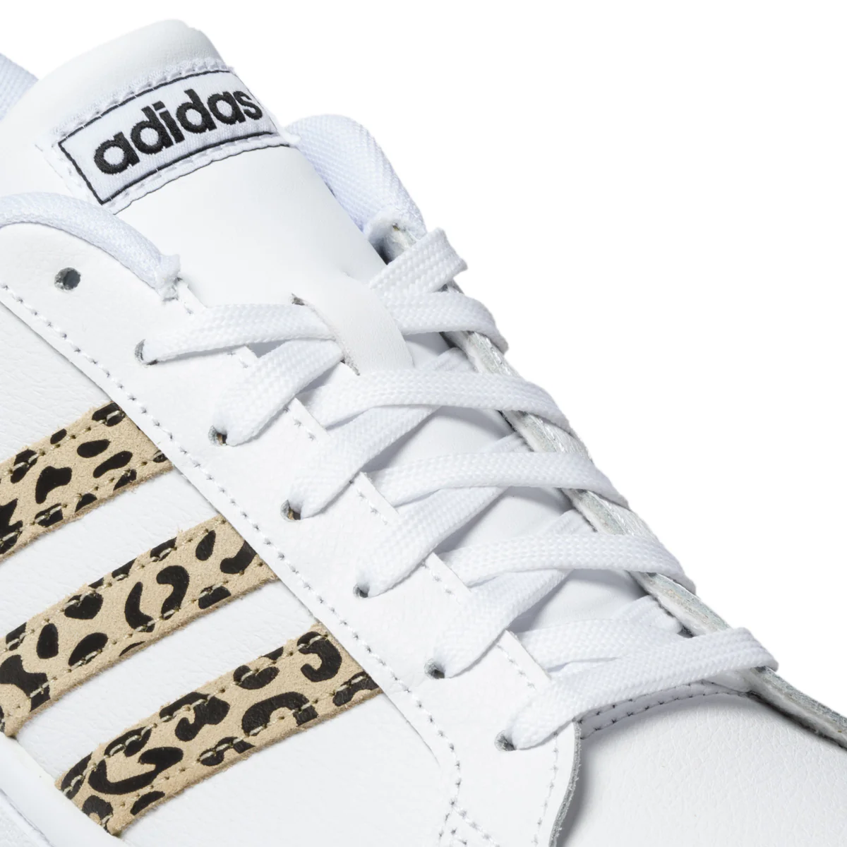 Sneakers bianche con strisce animalier adidas Grand Court - Image 6