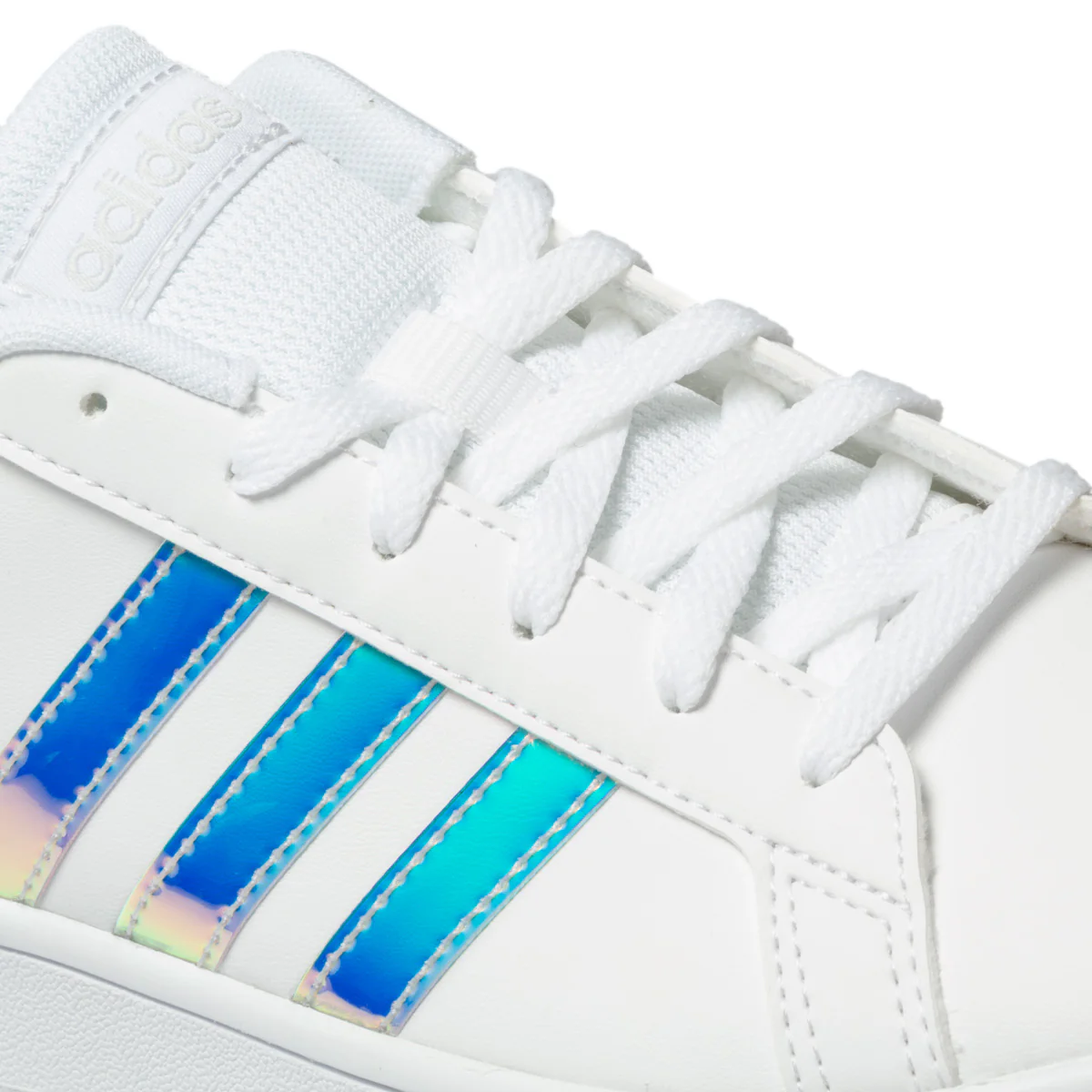 Sneakers bianche con strisce effetto laminato adidas Grand Court K - Image 6