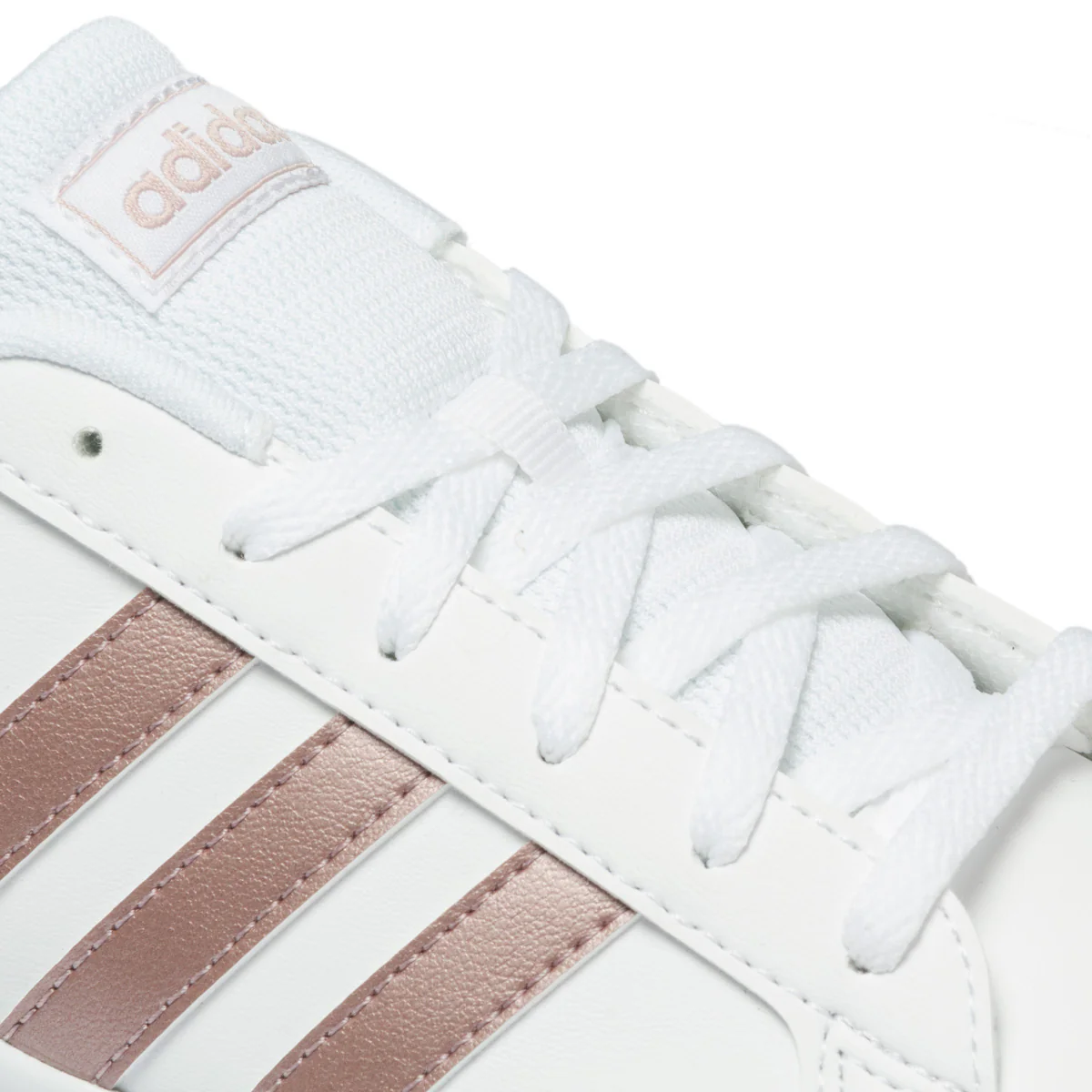 Sneakers bianche con strisce laterali a contrasto adidas Grand Court K - Image 6