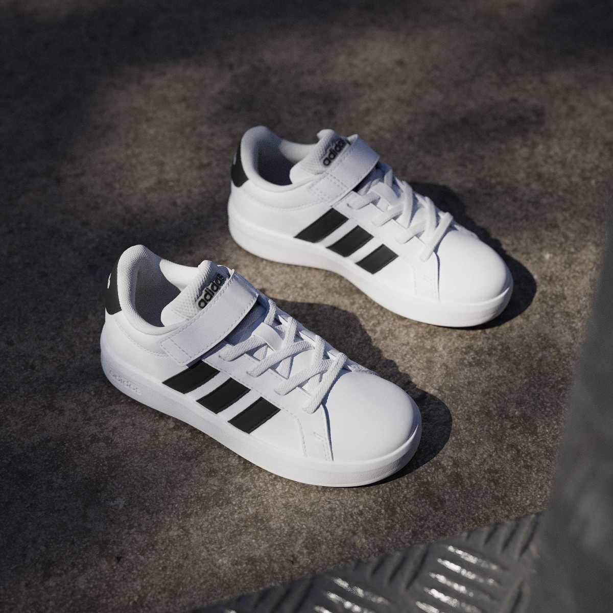 Sneakers bianche da Bambino con logo nero adidas Grand Court 3.0 - Image 2