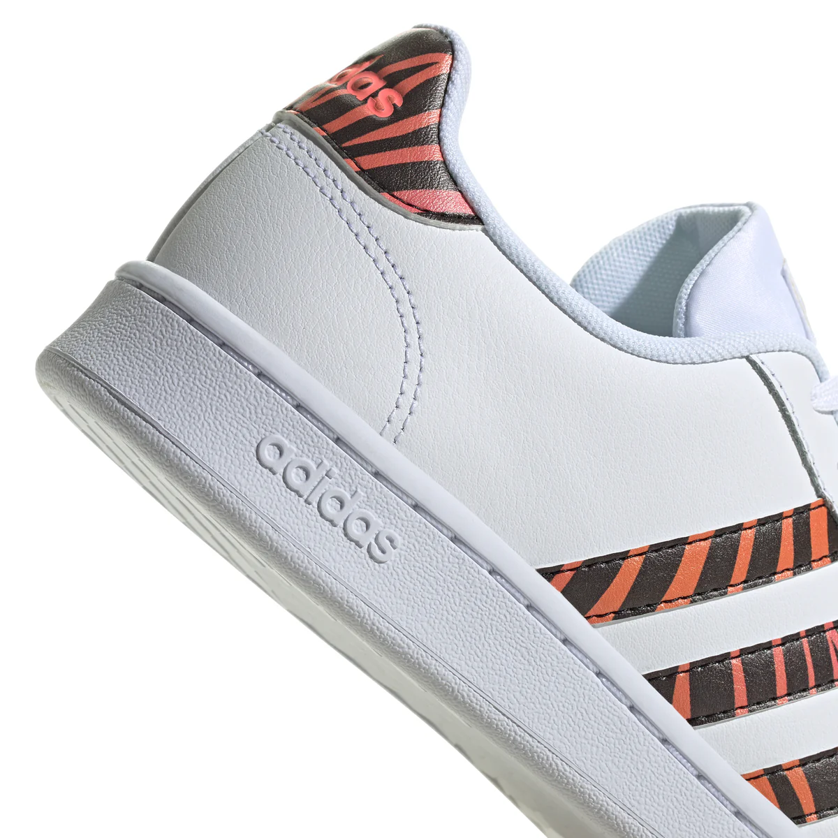 Sneakers bianche da donna con strisce a contrasto adidas Grand Court Base - Image 7