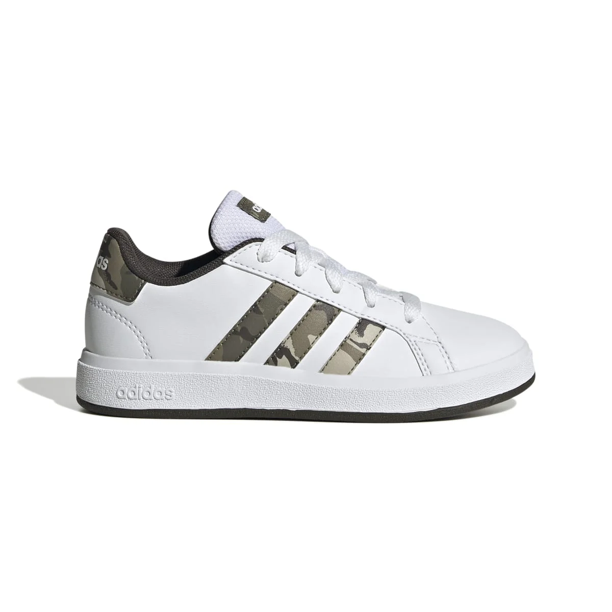 Sneakers bianche da ragazzo con strisce camouflage adidas Grand Court 2.0 K