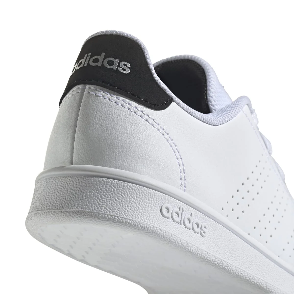 Sneakers bianche da ragazzo con strisce traforate adidas Advantage K - Image 9
