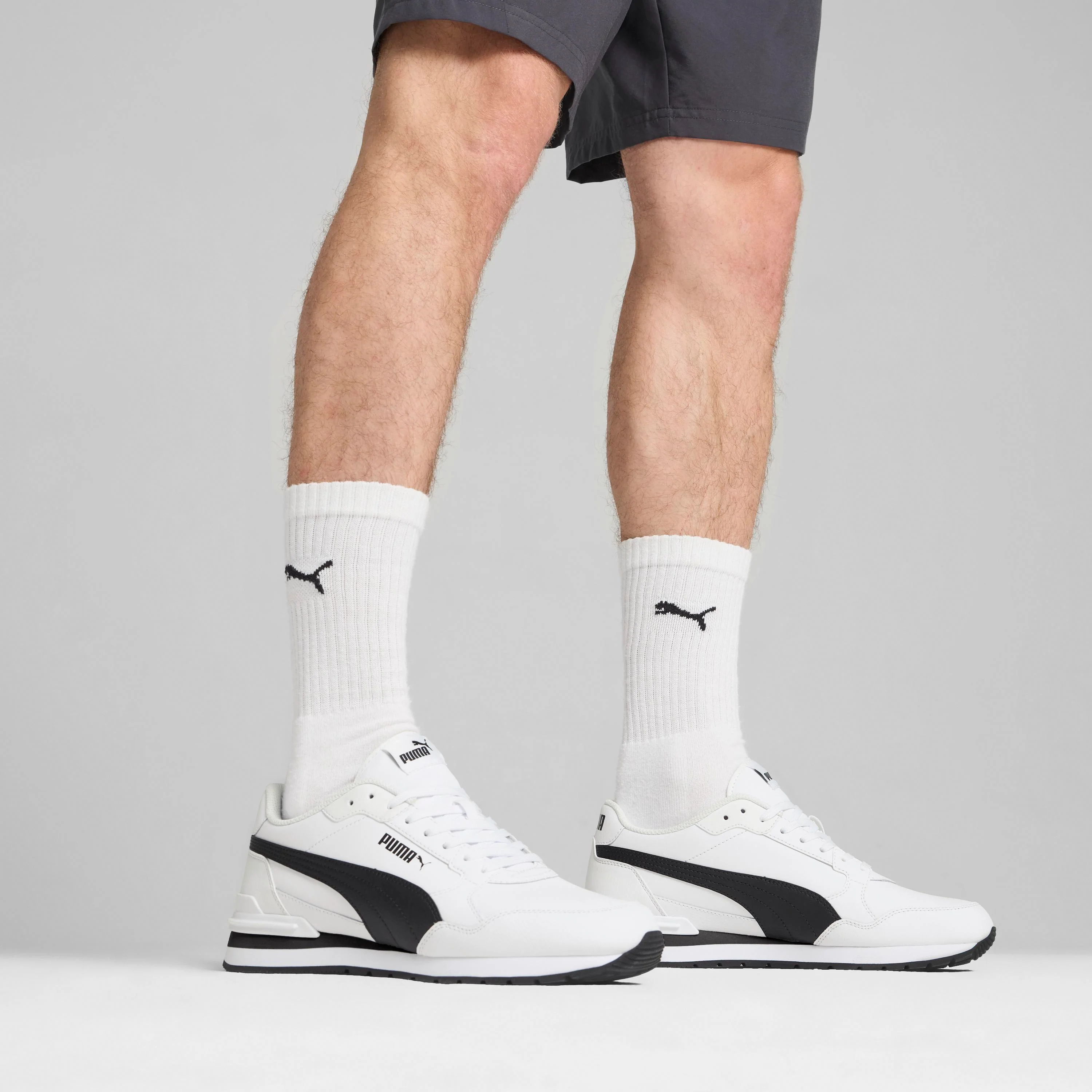 Sneakers Rétro bianche da Uomo con logo laterale nero in contrasto Runner v4 Puma