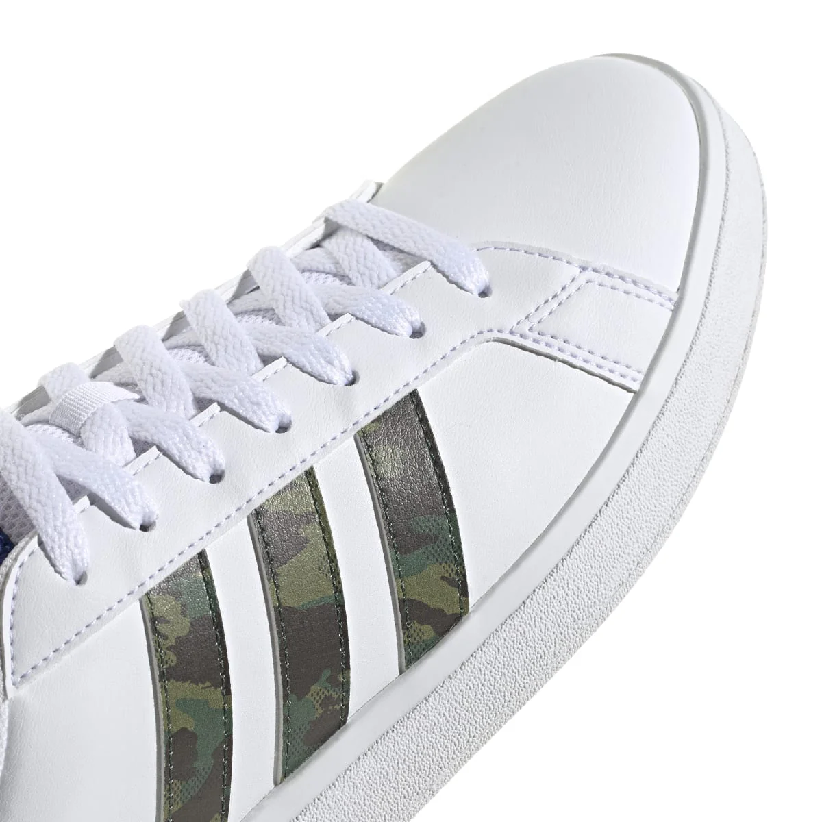 Sneakers bianche da uomo con strisce camouflage adidas Grand Court Base 2.0 - Image 7