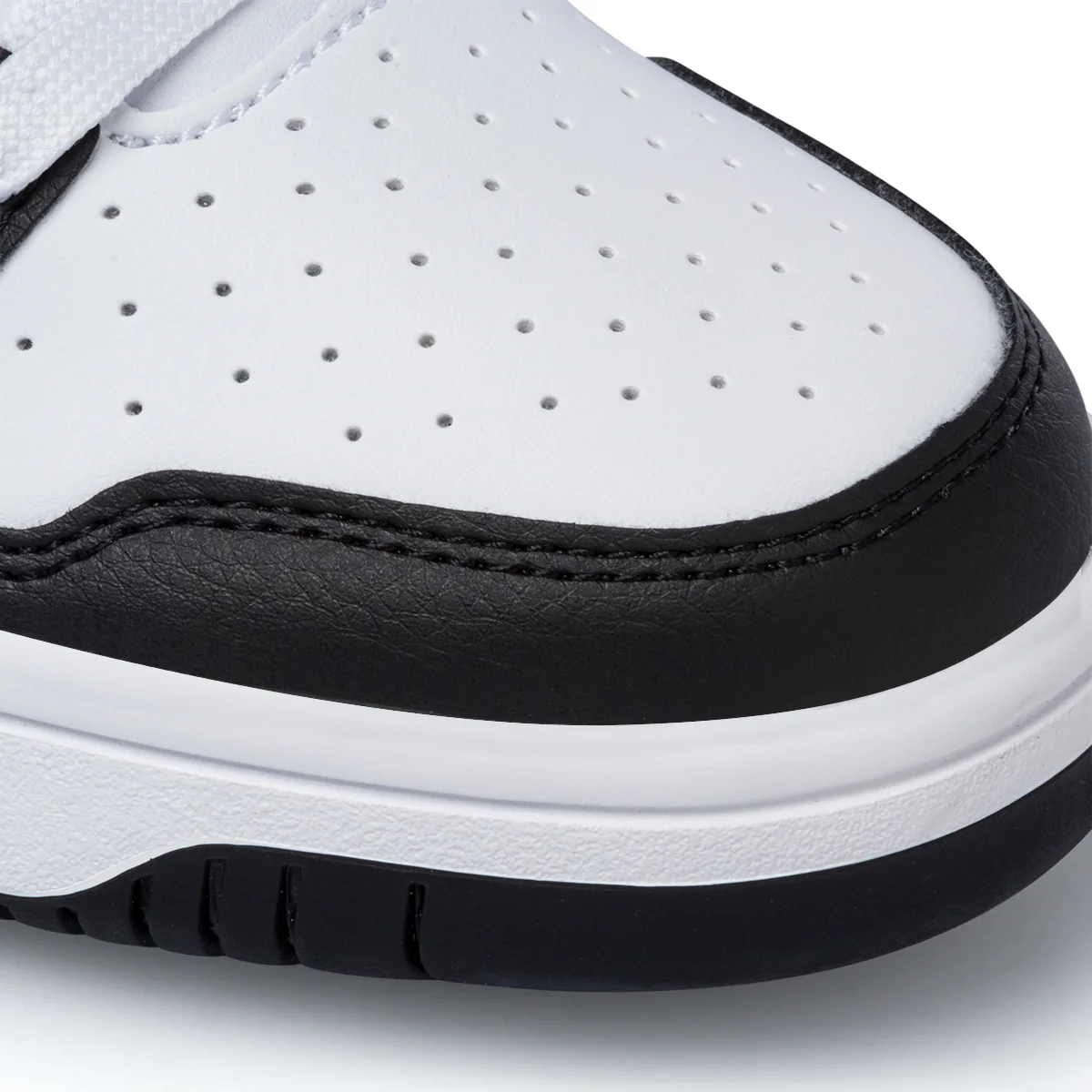 Sneakers bianche e nere con dettagli traforati Puma Rebound Layup Lo SL Jr - Image 5