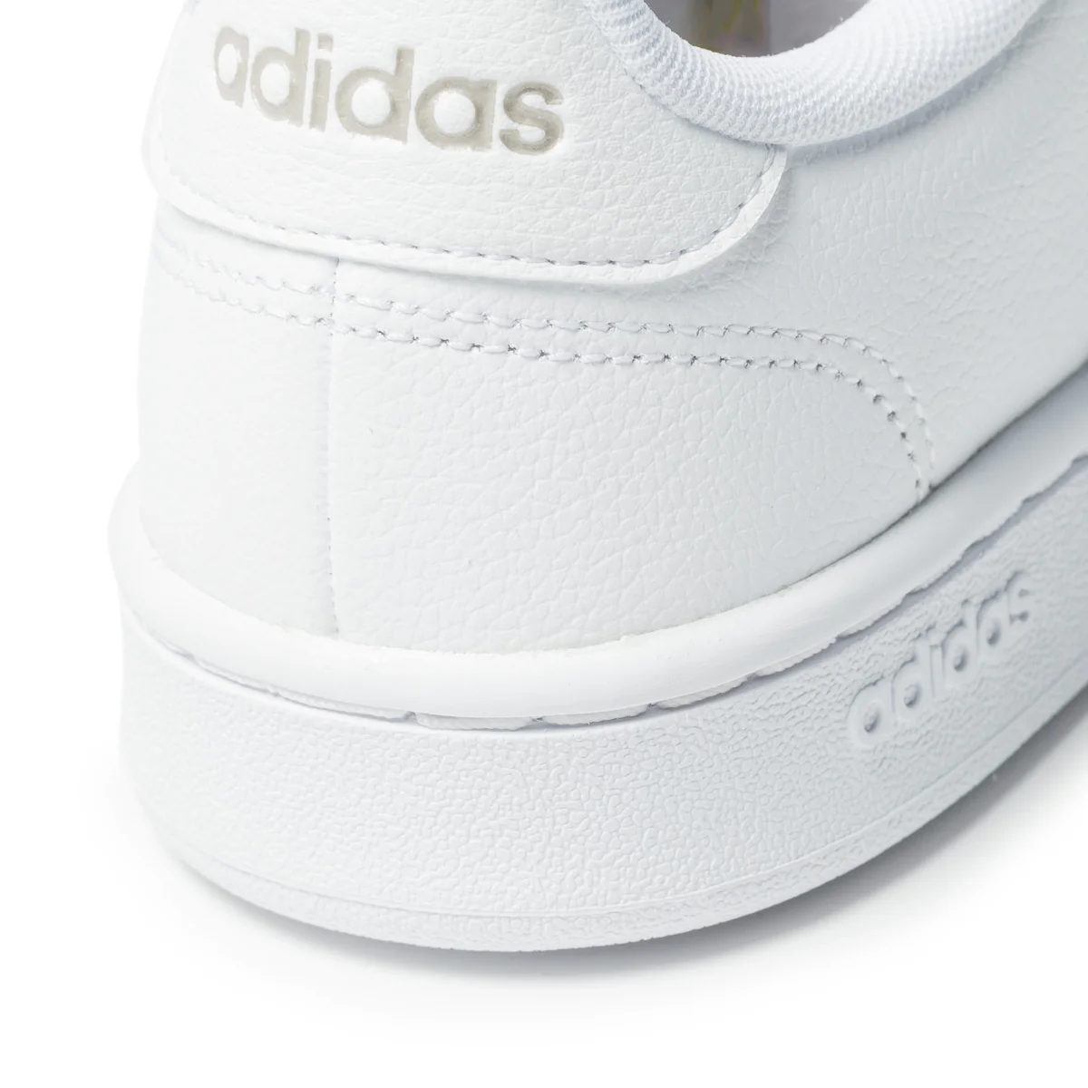 Sneakers bianche e platino in pelle e similpelle con strisce a contrasto adidas Grand Court - Image 7
