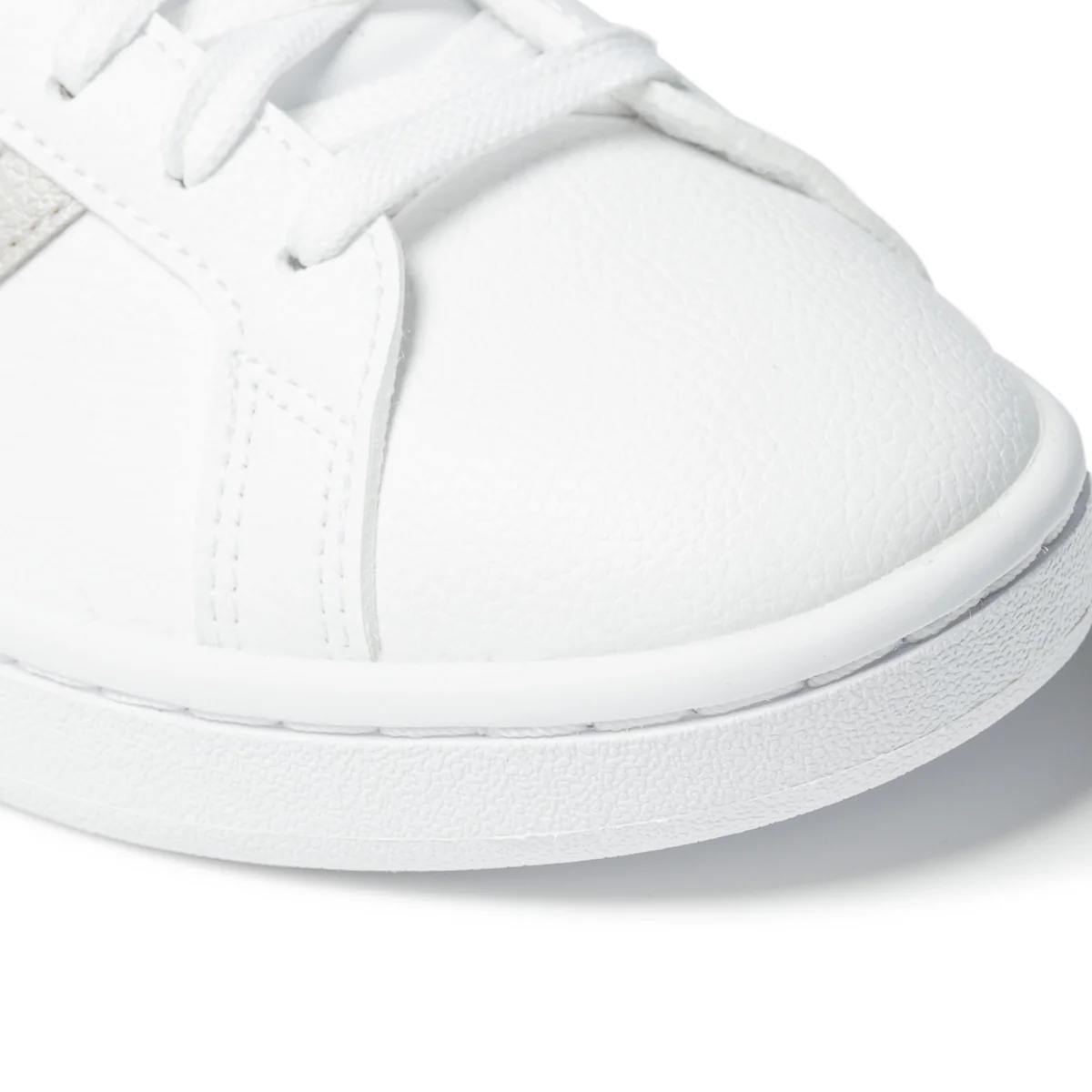 Sneakers bianche e platino in pelle e similpelle con strisce a contrasto adidas Grand Court - Image 5