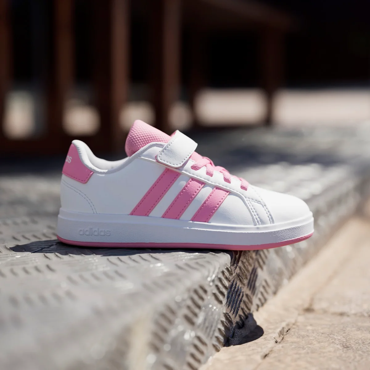 Sneakers bianche e rosa da Bambina con strappo adidas Grand Court 2.0