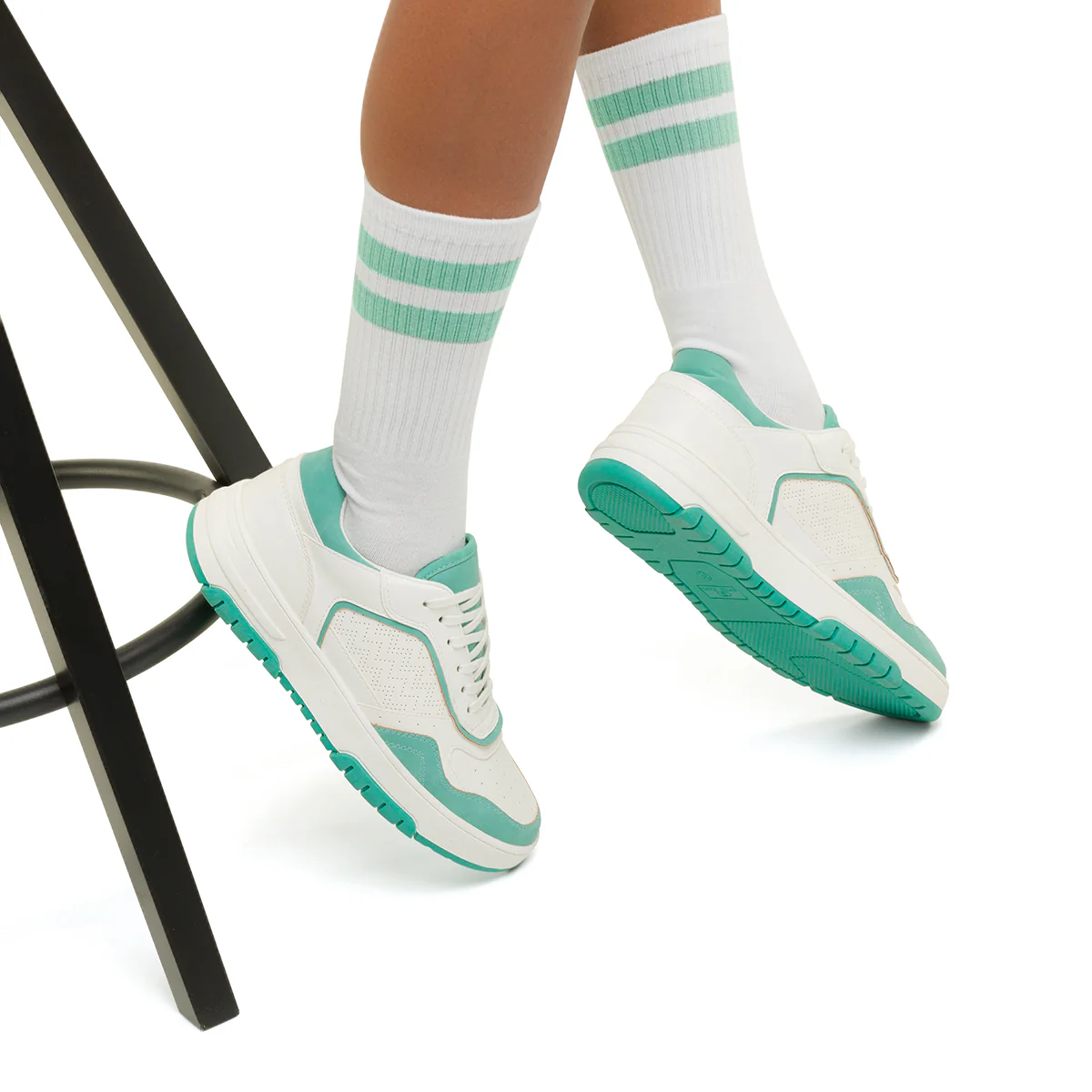 Sneakers bianche e verdi da donna con dettagli traforati Swish Jeans - Image 10