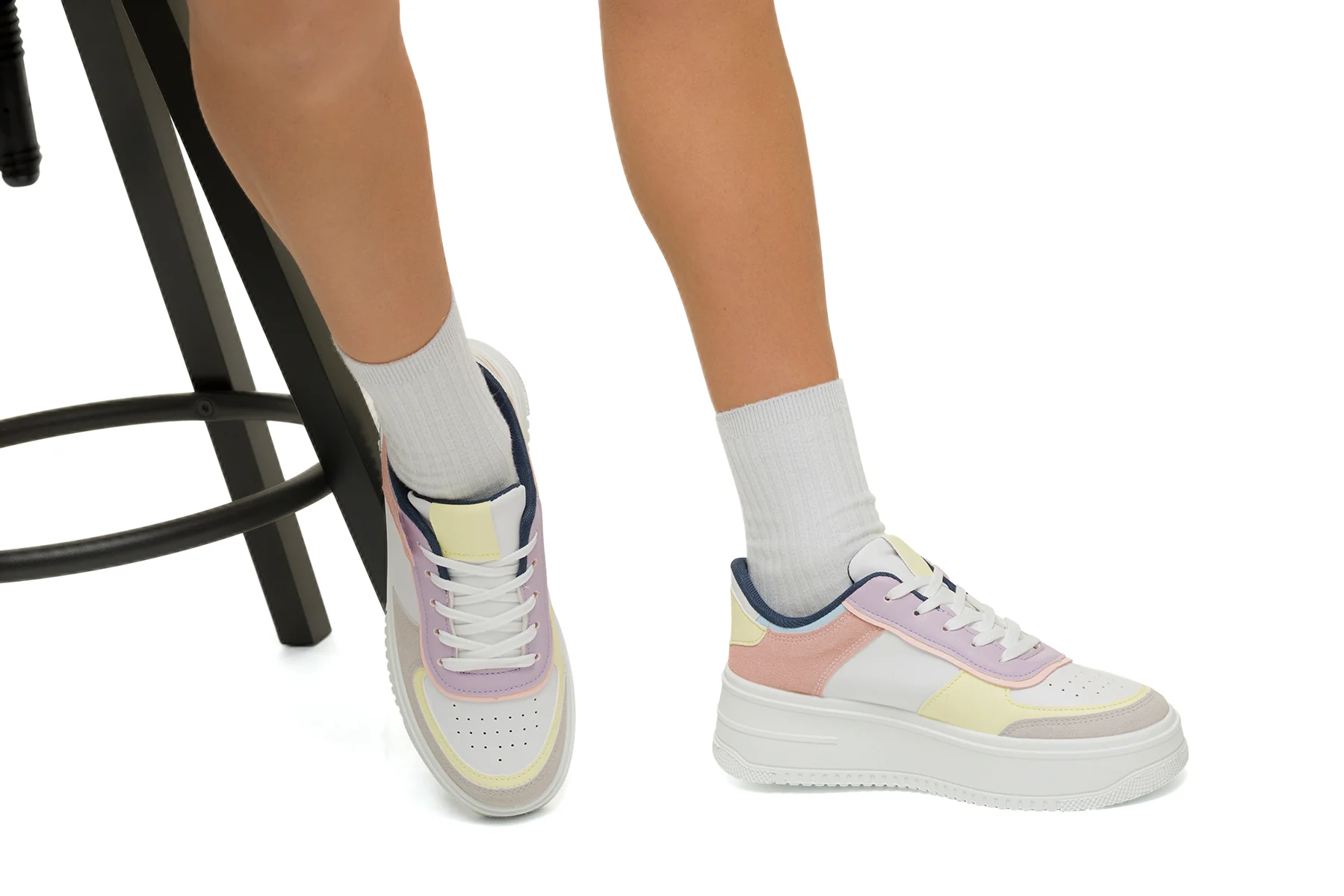Sneakers bianche, grigie e rosa da donna con maxi-suola Lora Ferres - Image 3
