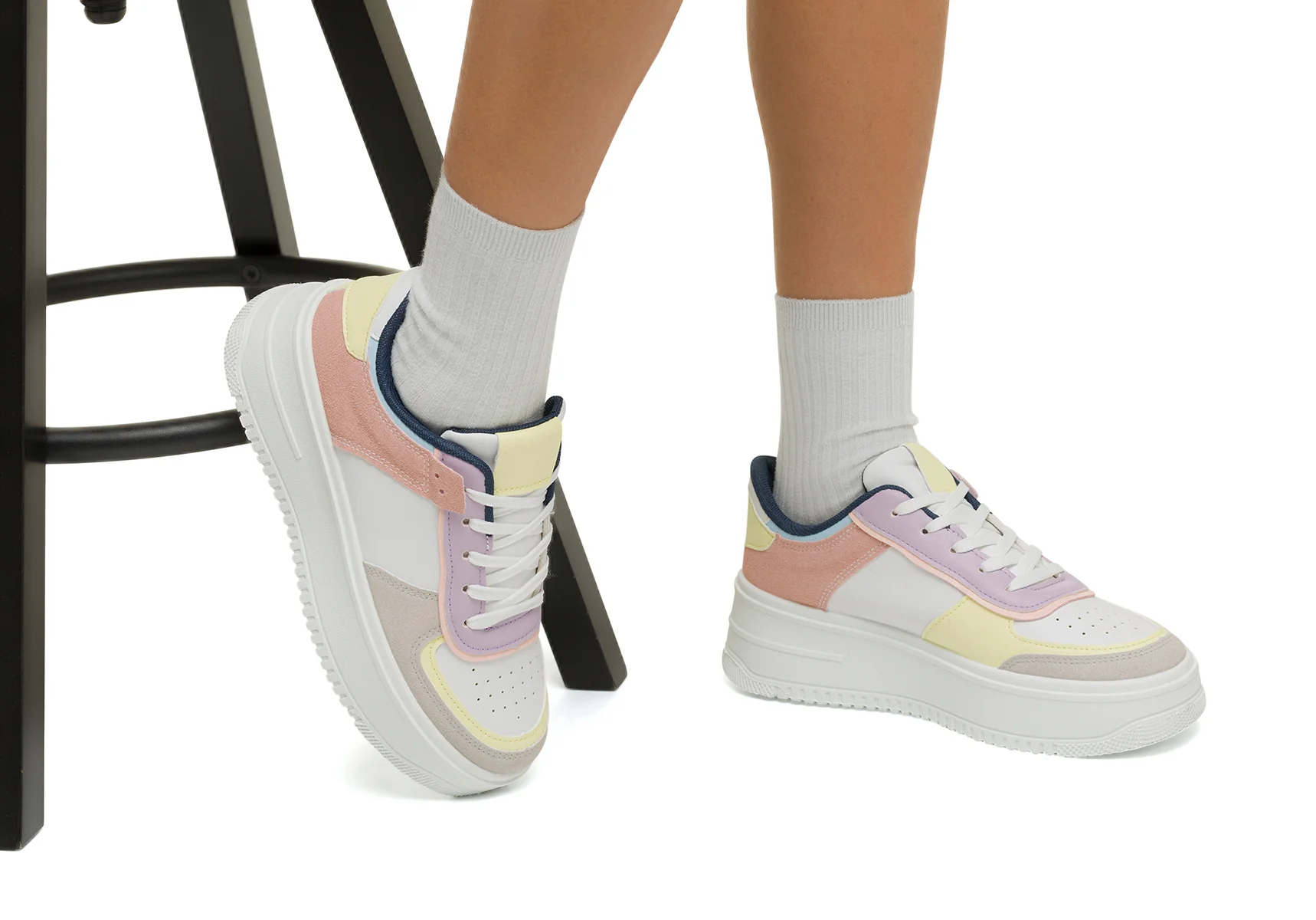Sneakers bianche, grigie e rosa da donna con maxi-suola Lora Ferres - Image 4