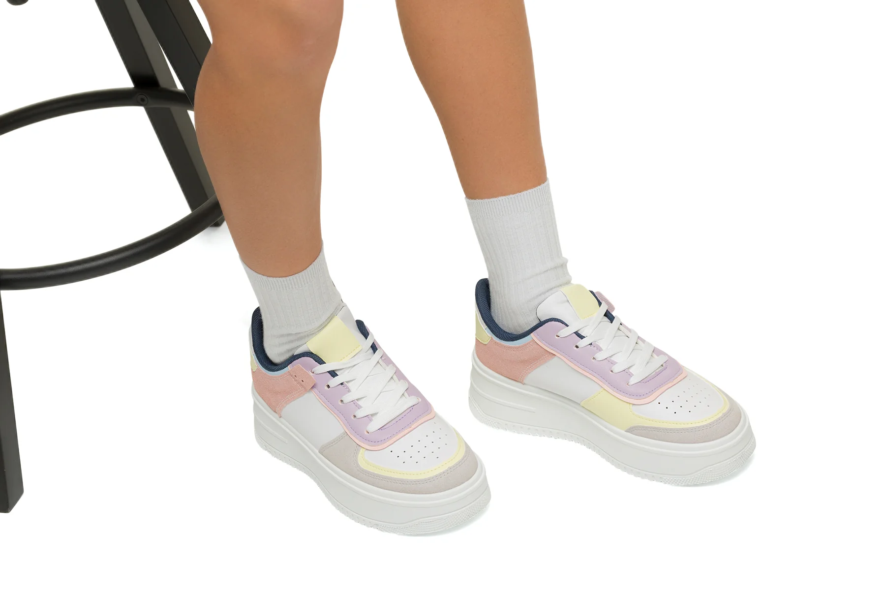 Sneakers bianche, grigie e rosa da donna con maxi-suola Lora Ferres - Image 5