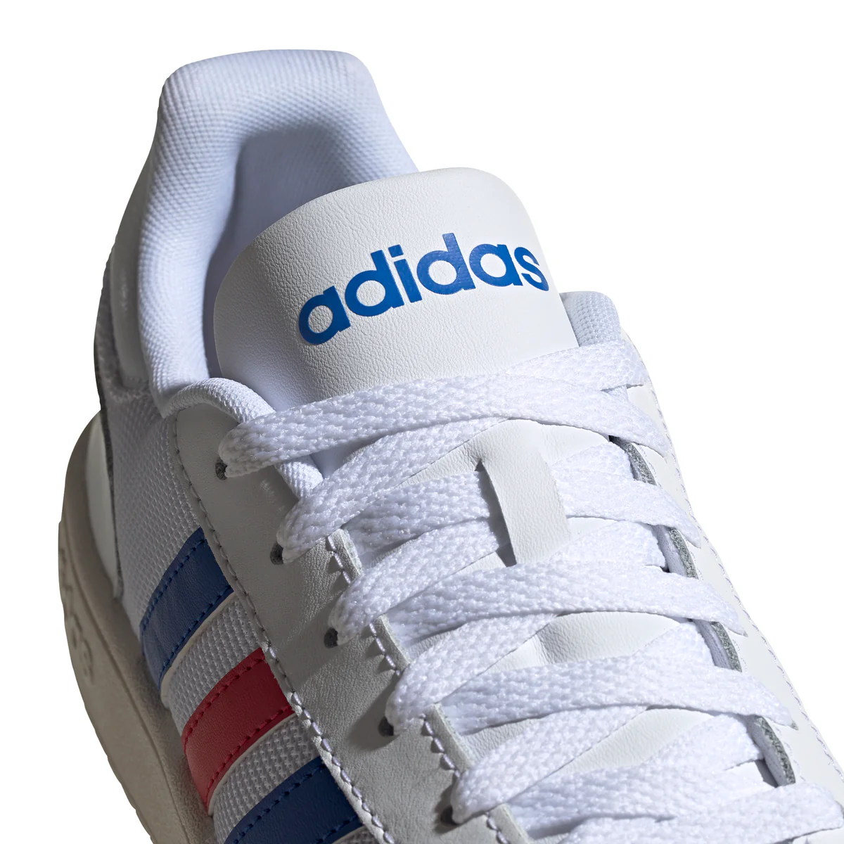 Sneakers bianche in mesh e suede adidas Hoops 2.0 - Image 6