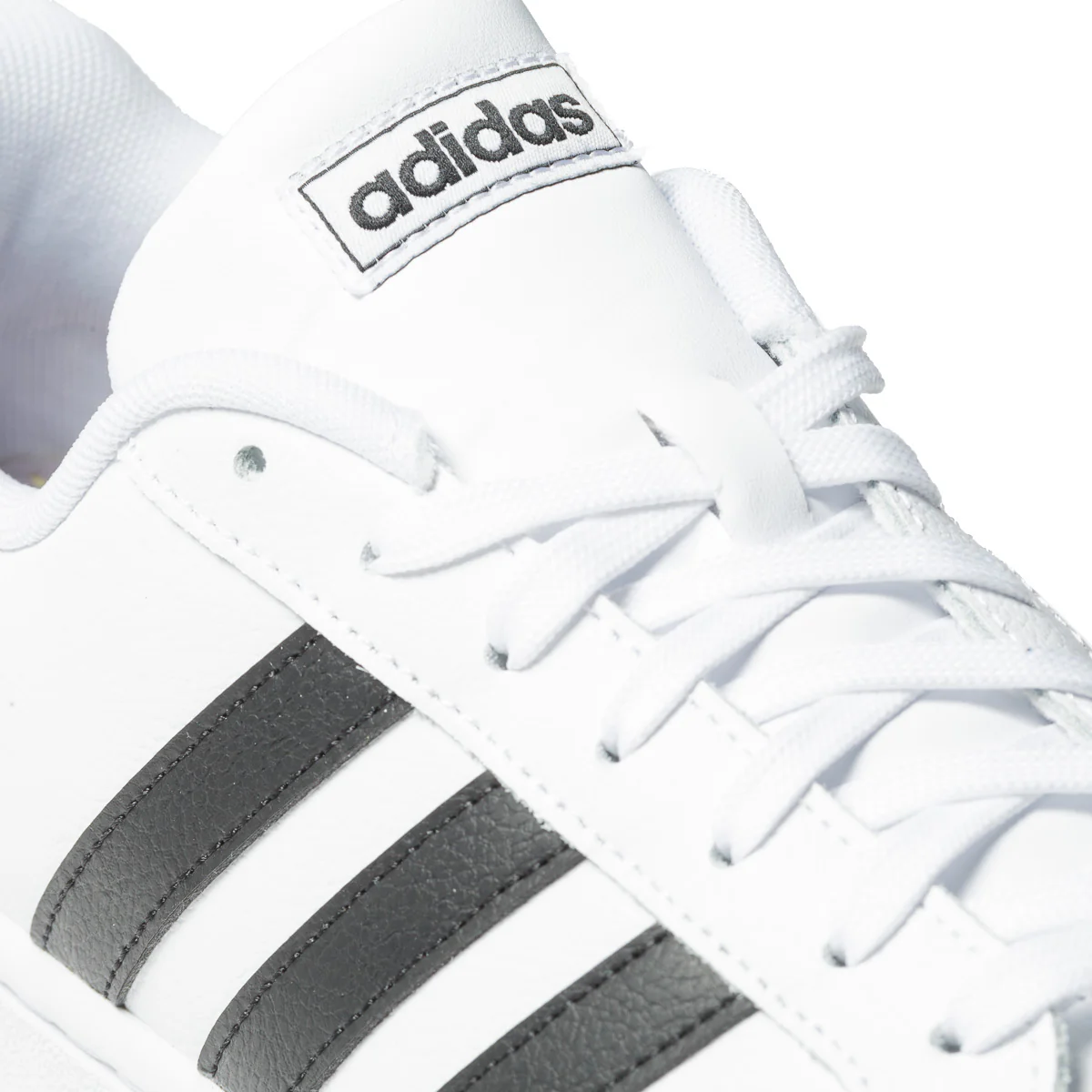 Sneakers bianche in pelle e similpelle con strisce a contrasto adidas Grand Court - Image 6