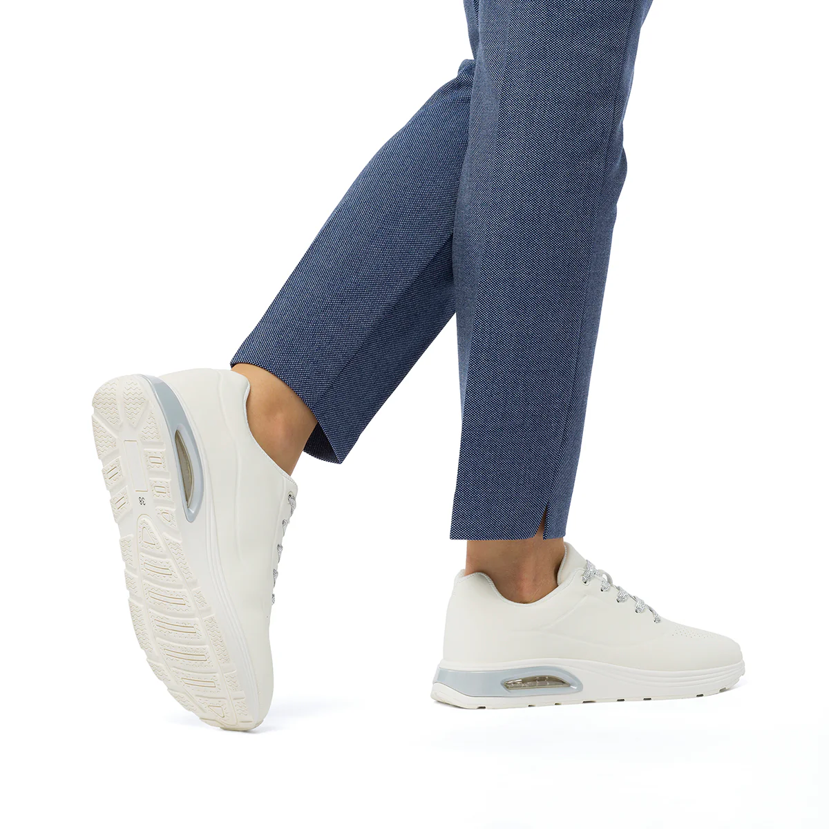 Sneakers bianche off-white da donna con suola ad aria Swish Jeans - Image 3