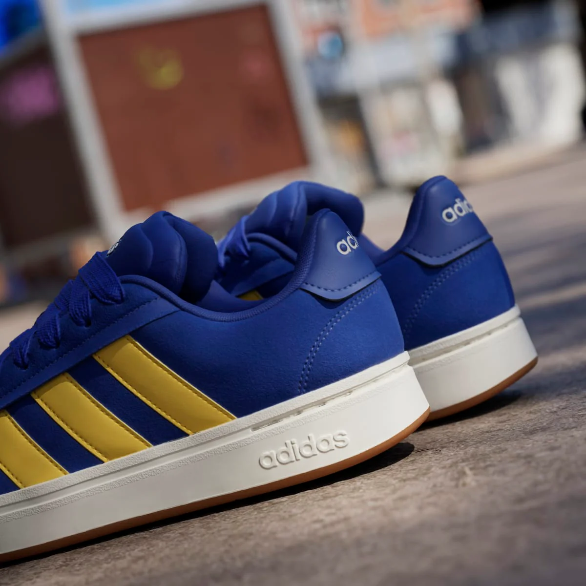 Sneakers blu da Uomo effetto scamosciato e logo giallo adidas Grand Court Alpha 00s - Image 6