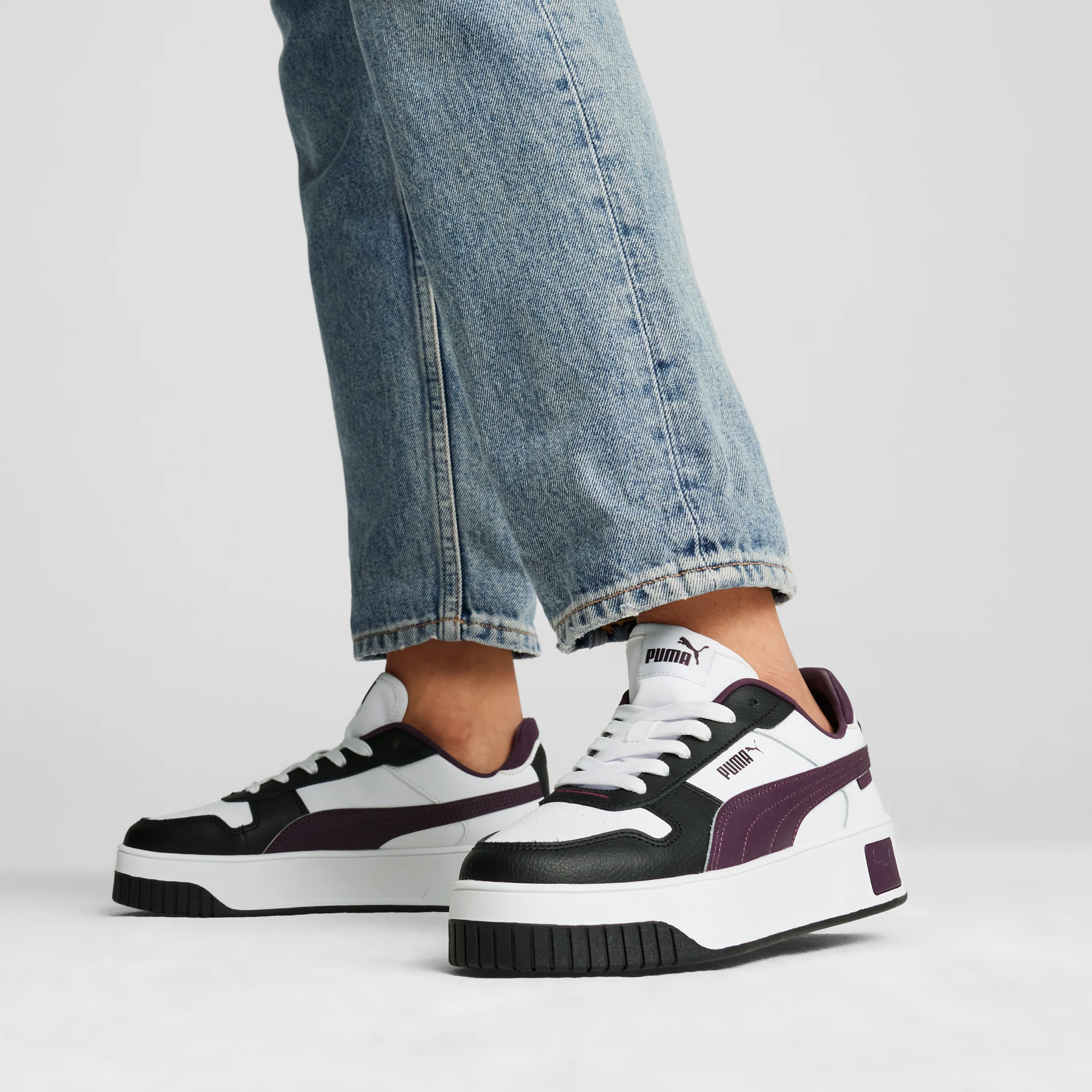 Sneakers casual da donna nere bianche e viola con logo Puma Carina Street - Image 3