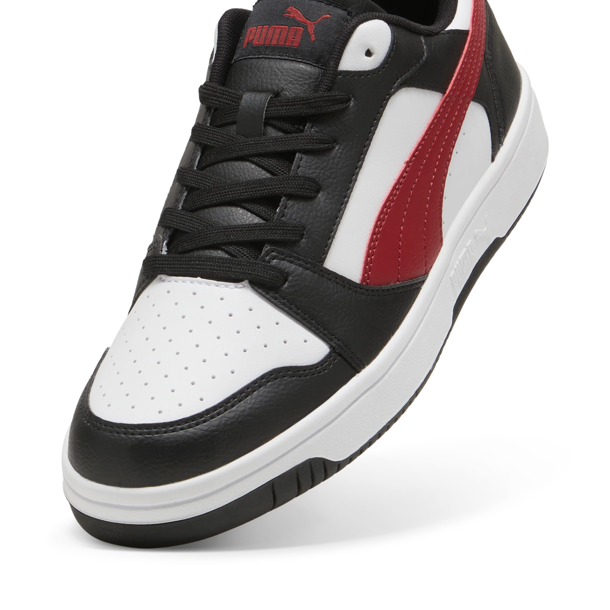 Sneakers casual da uomo bianche con dettagli neri e rossi e logo Puma Rebound V6 - Image 8