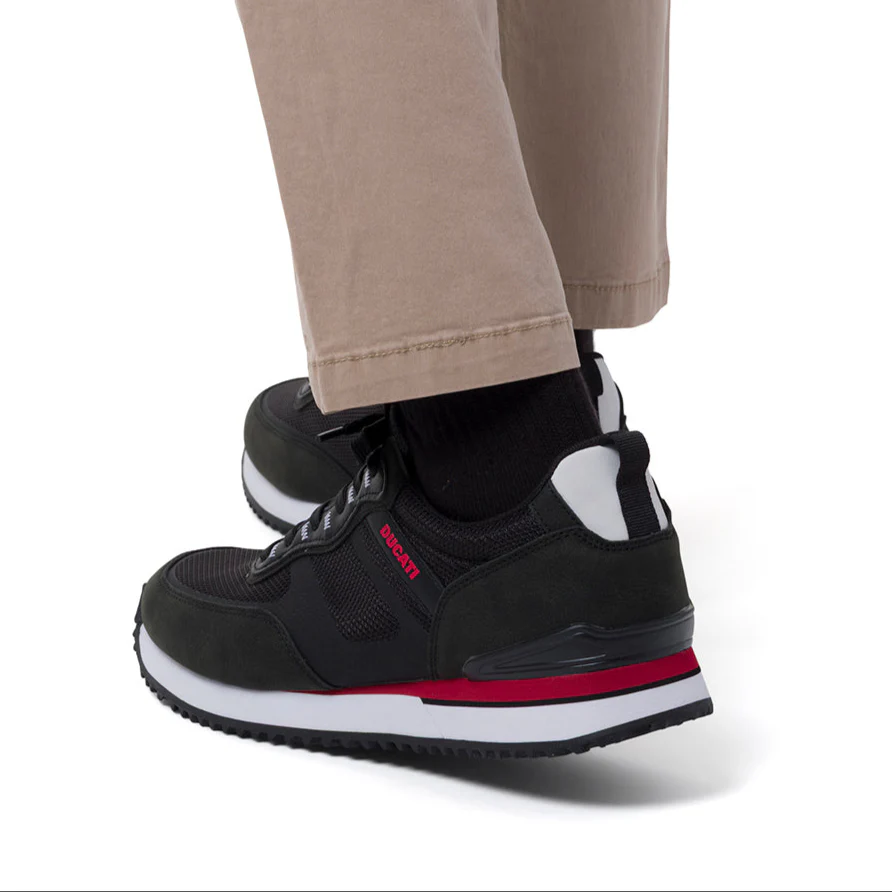 Sneakers casual nere con dettagli rossi da Uomo Ducati - Image 2
